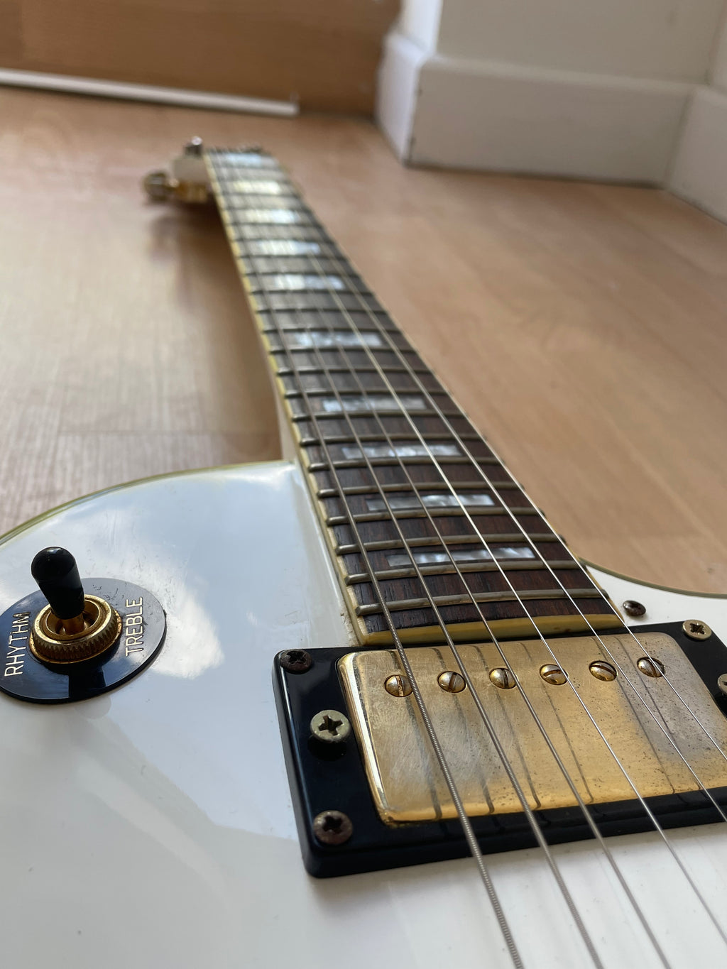 *B Stock* White Tuxedo- Style Epiphone Les Paul Custom