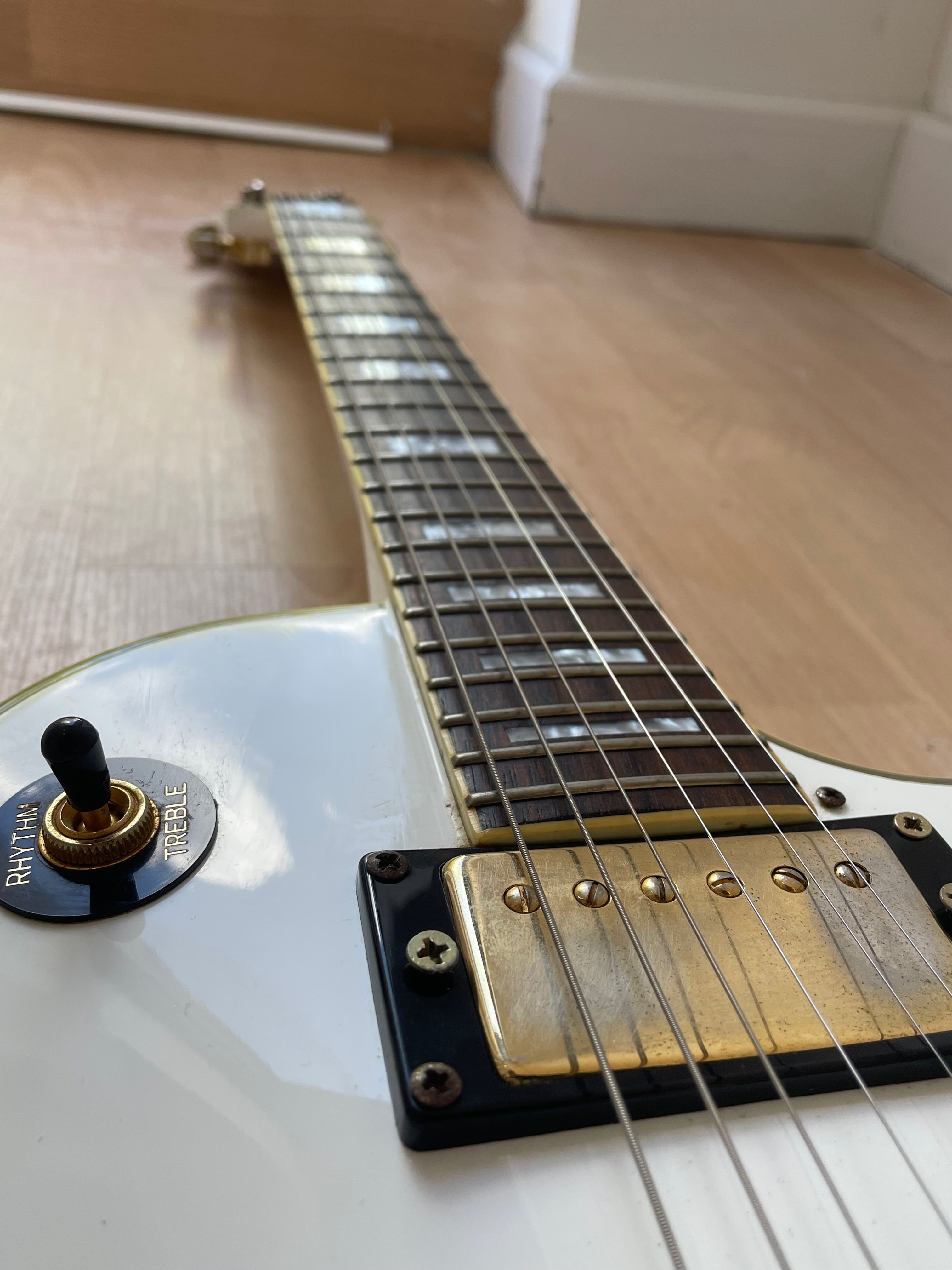 *B Stock* White Tuxedo- Style Epiphone Les Paul Custom
