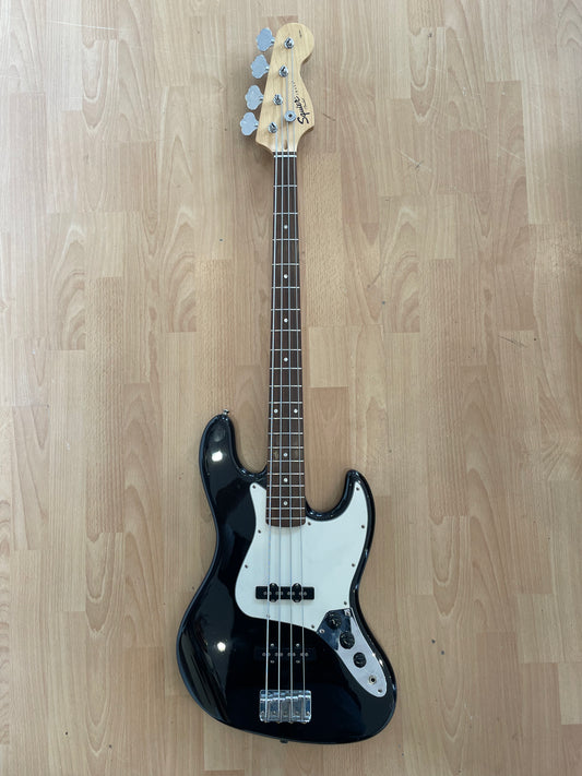 Fender Squire J Bass in Jet Black - Good Condition