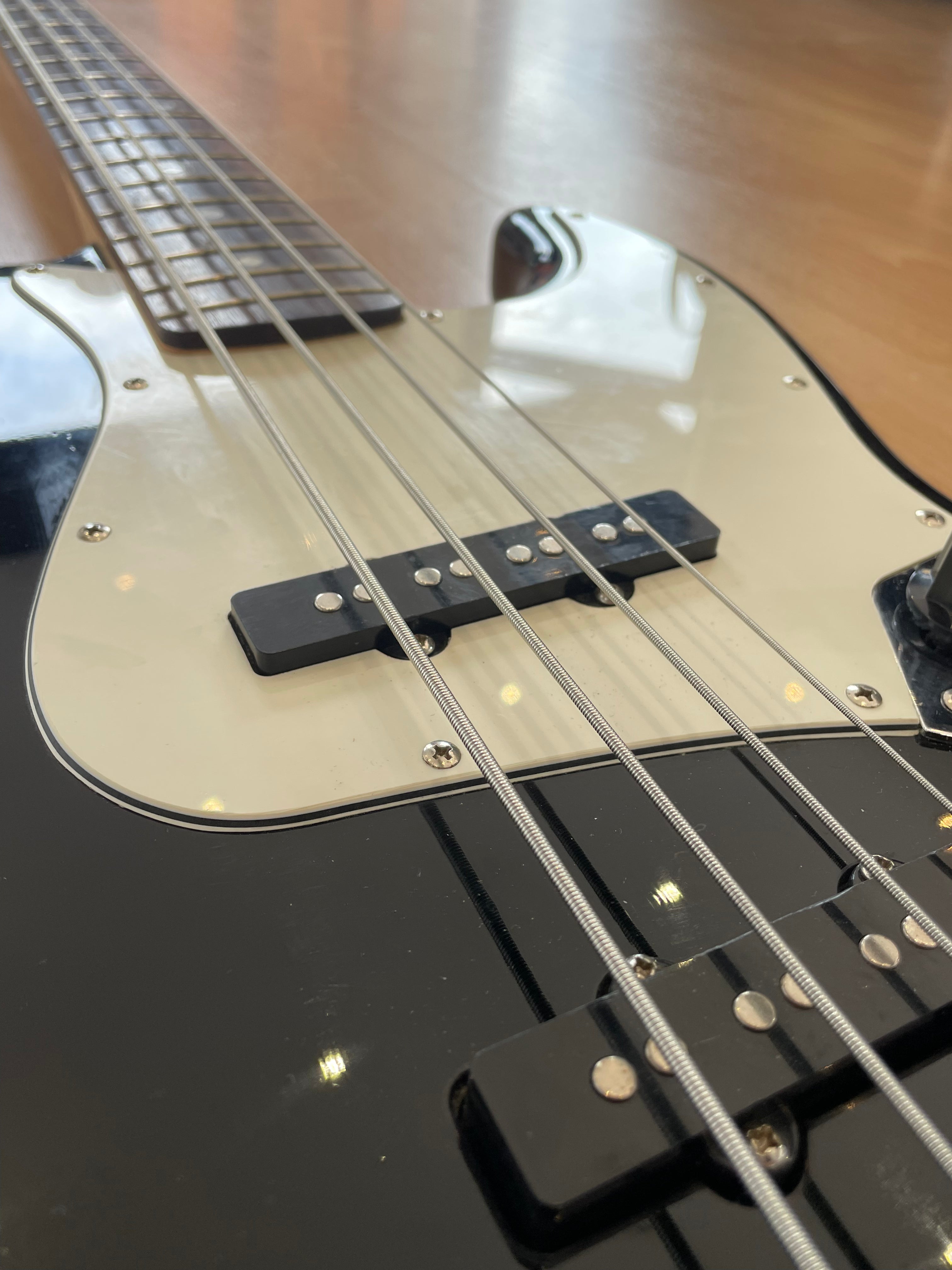 Fender Squire J Bass in Jet Black - Good Condition