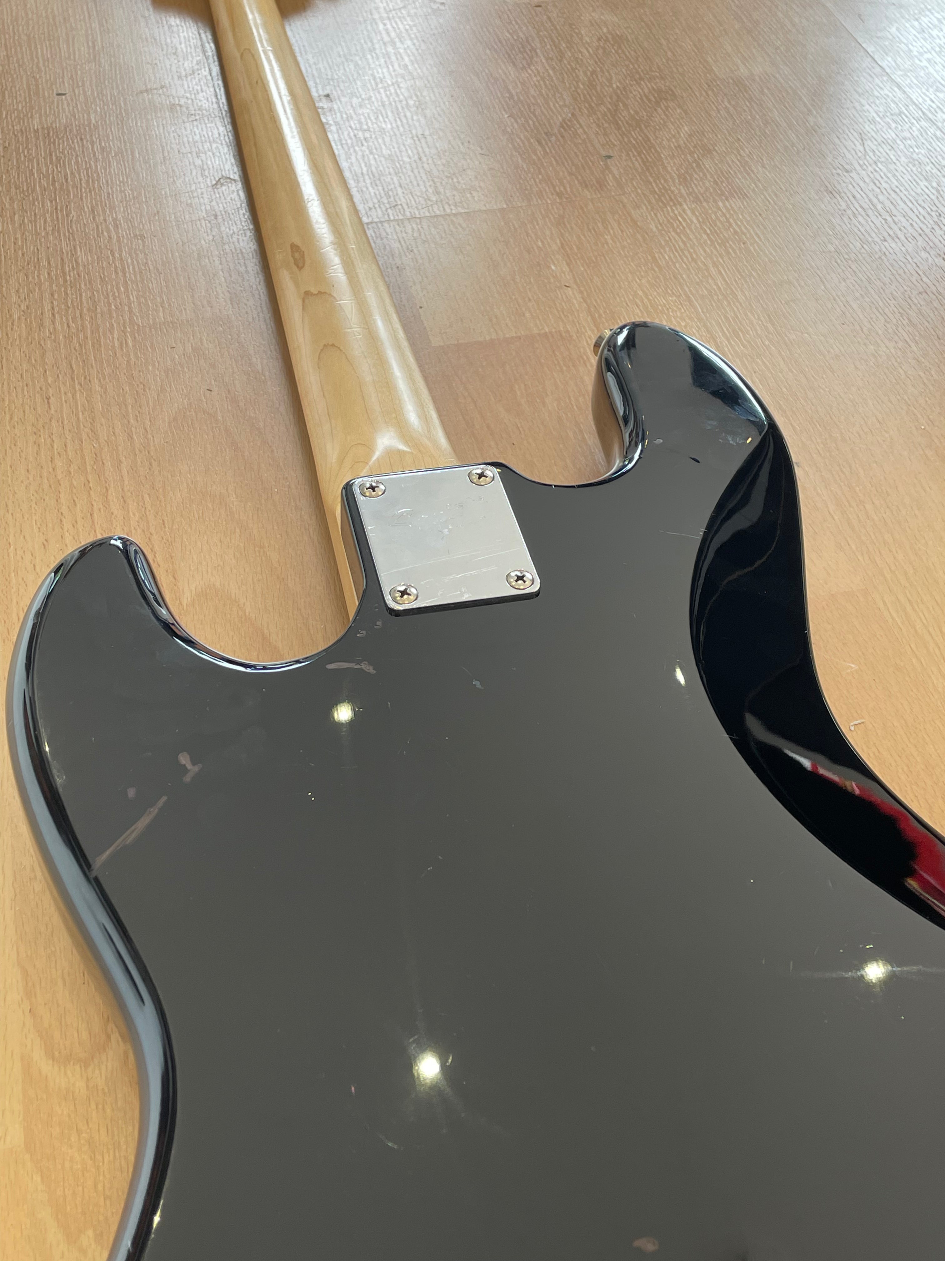 Fender Squire J Bass in Jet Black - Good Condition