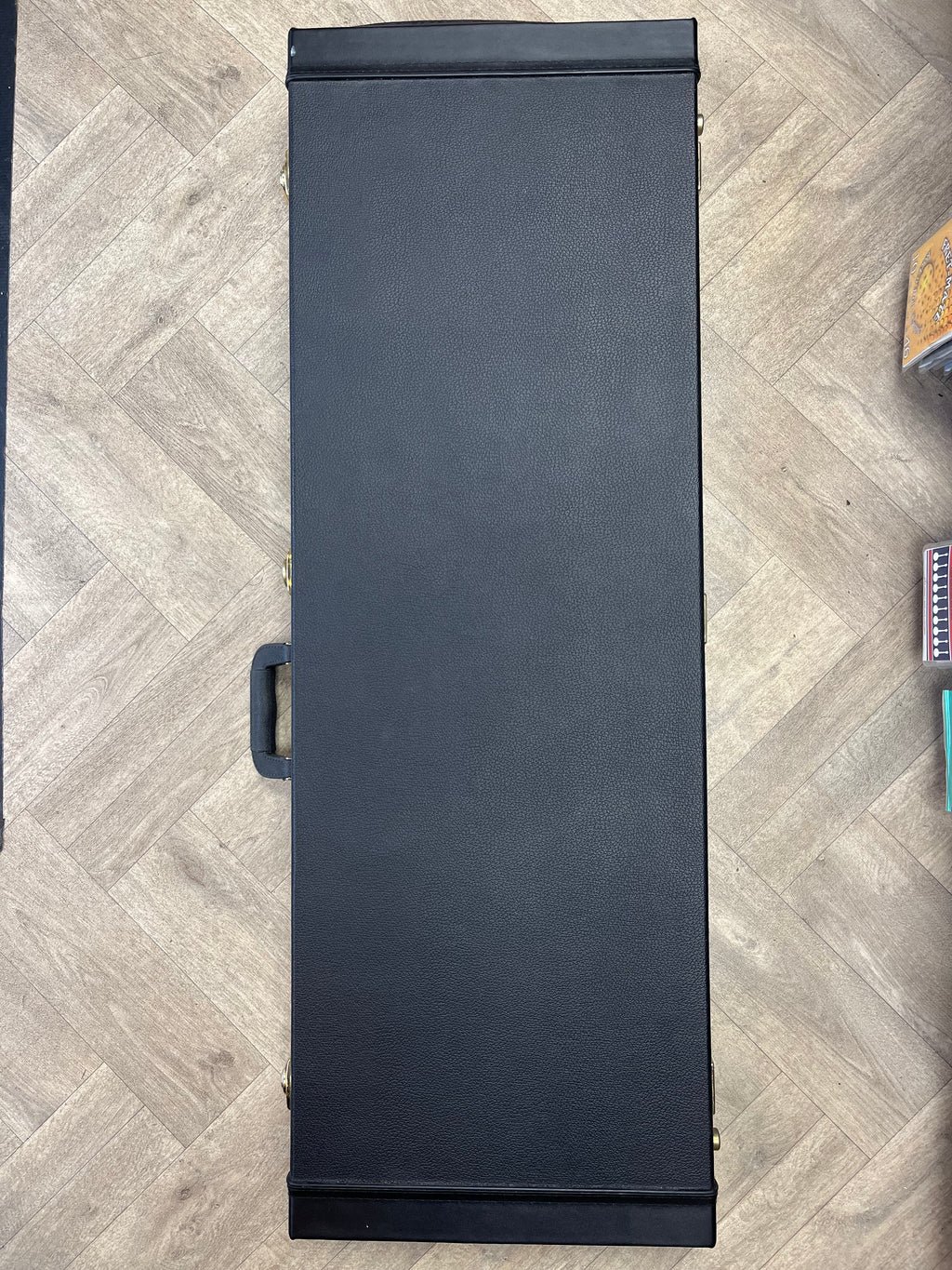 Artist Hard Guitar Case, rectangle, fits most guitars - GOOD CONDITION