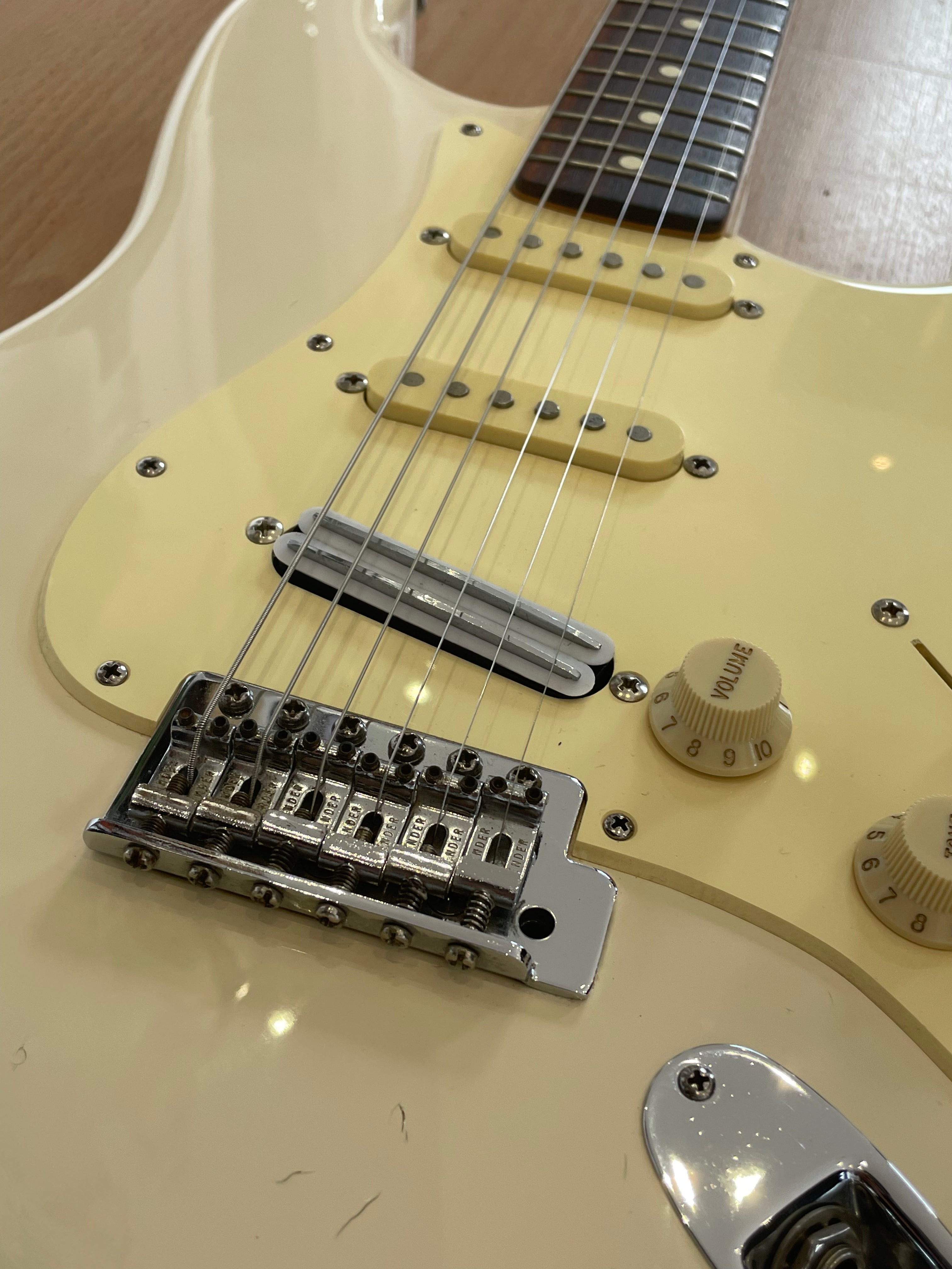 Vintage White Fender Mexican Strat - with HotRail pickups