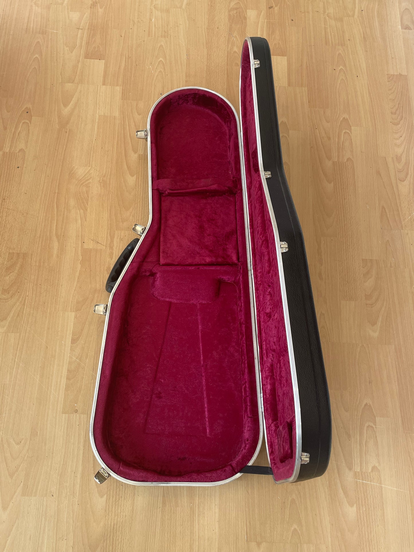 HISCOX Liteflite Hard Guitar Case - in good condition