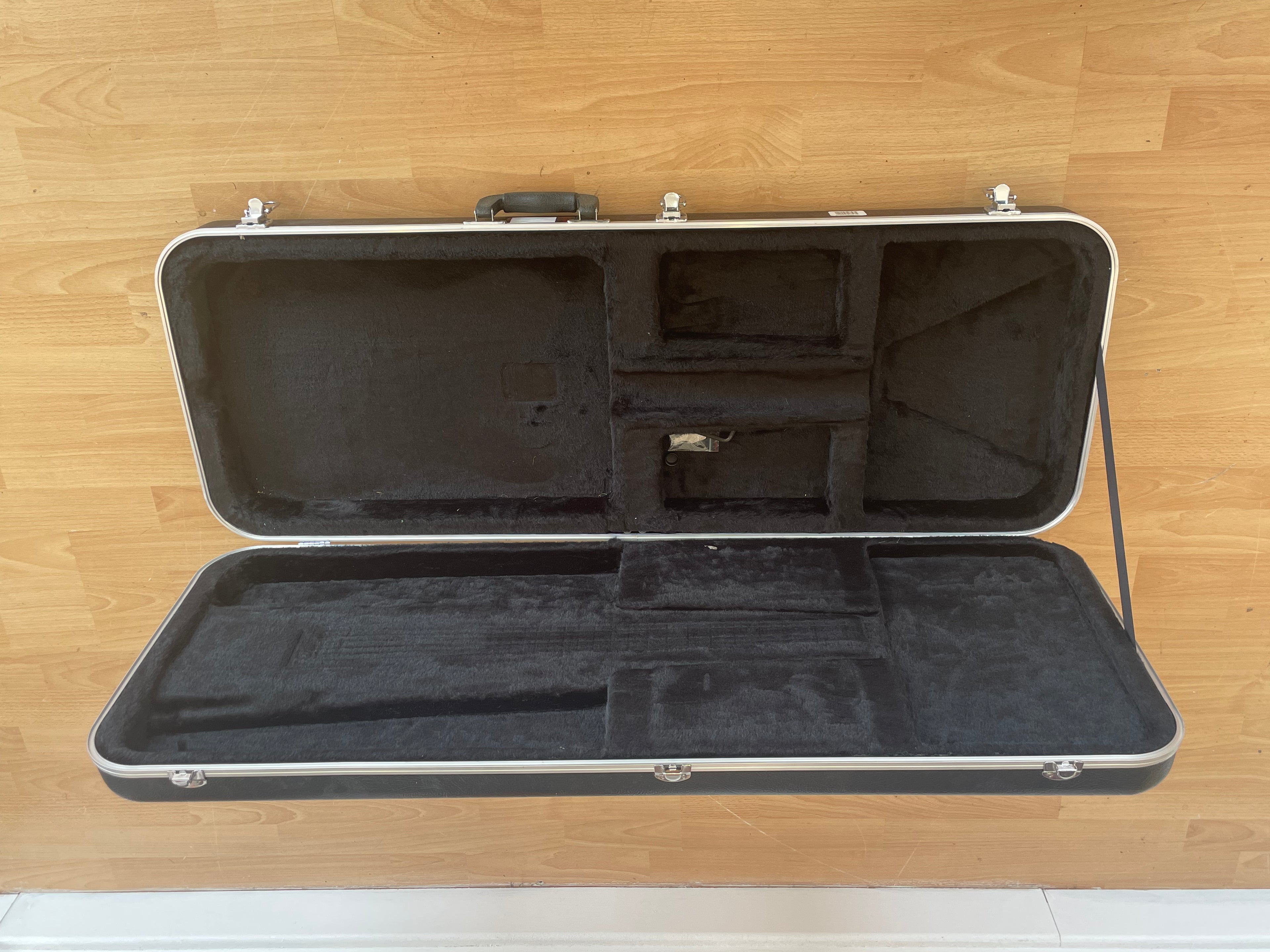Gator Hard Case for Guitar - good condition