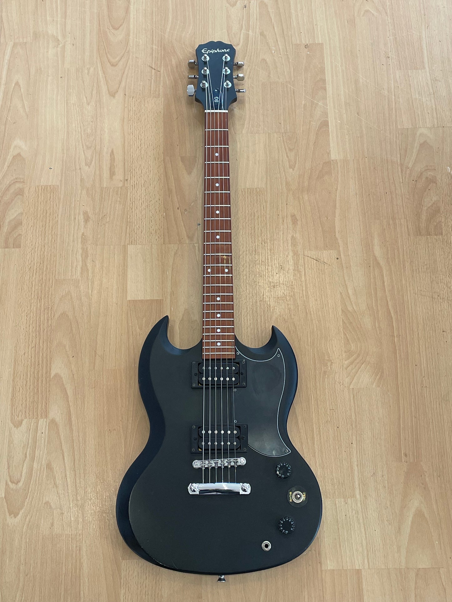 Vintage looking Epiphone SG Standard in black wood finish -good condition