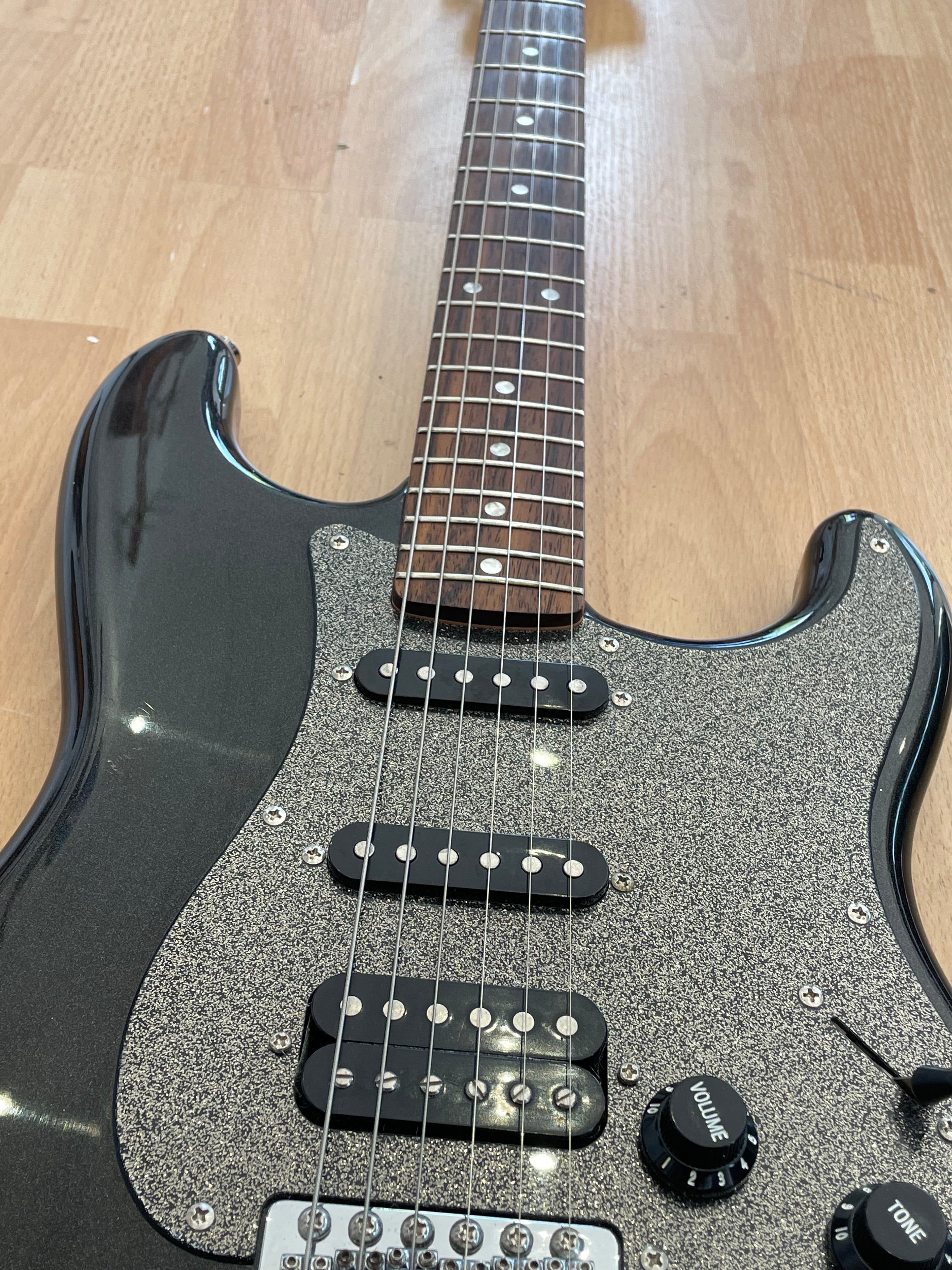 Fender Squier Affinity Series Stratocaster with Sparkly Pickguard - excellent condition