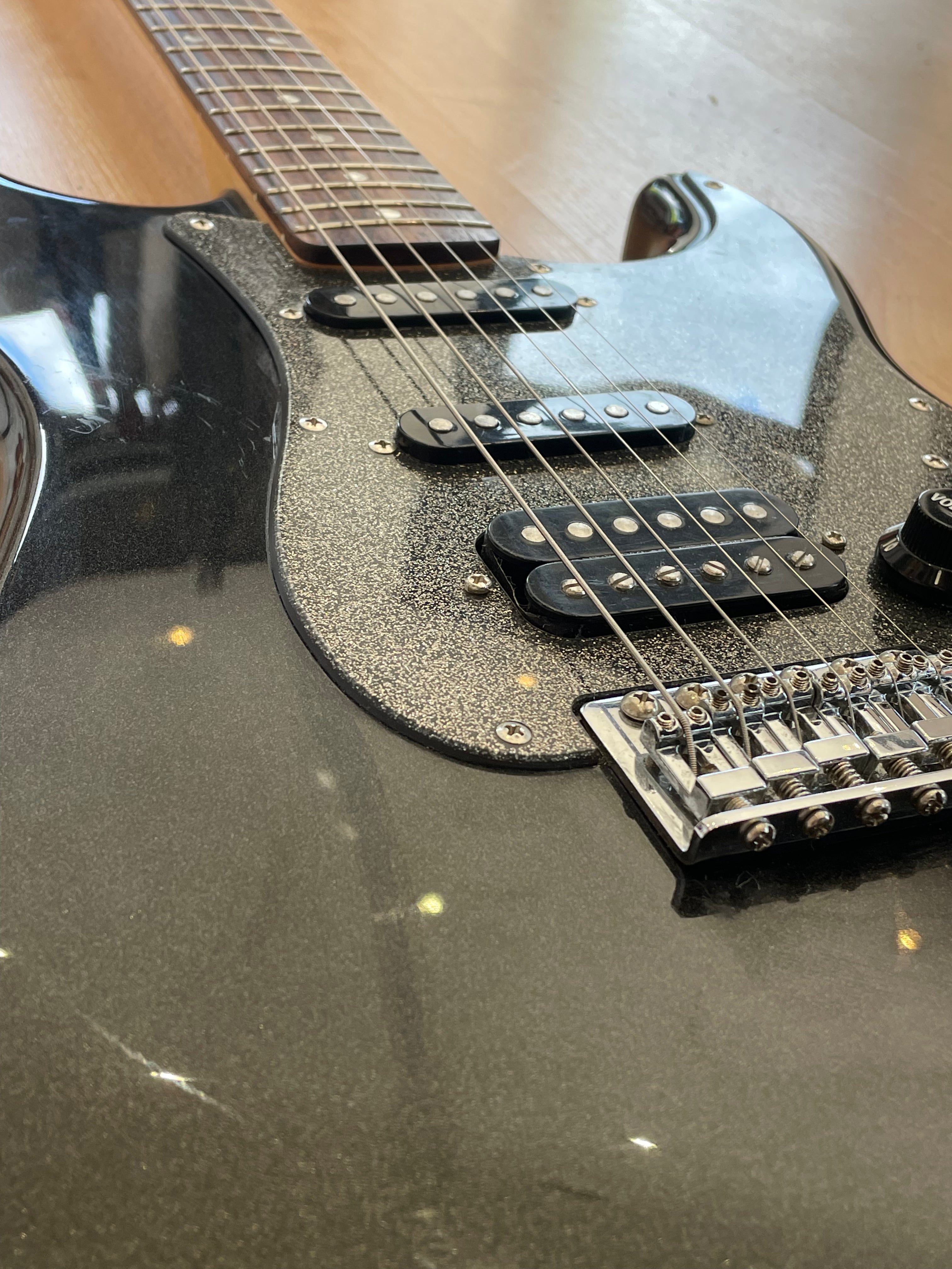 Fender Squier Affinity Series Stratocaster with Sparkly Pickguard - excellent condition