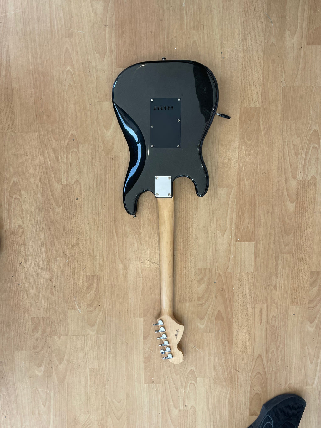 Fender Squier Affinity Series Stratocaster with Sparkly Pickguard - excellent condition