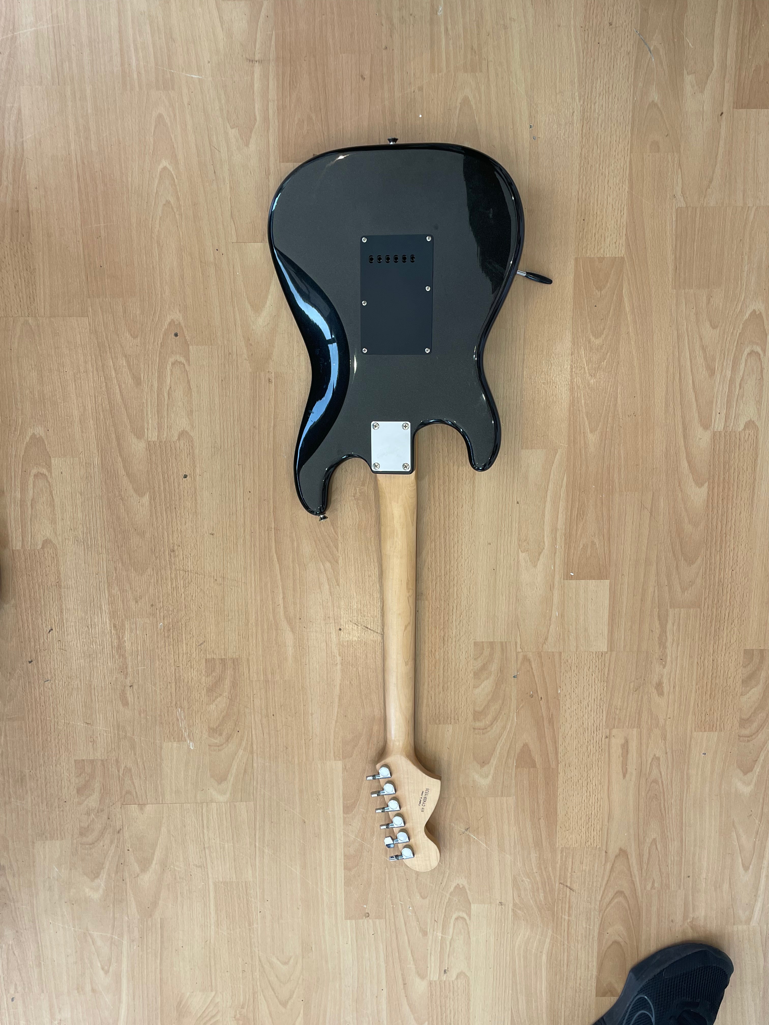 Fender Squier Affinity Series Stratocaster with Sparkly Pickguard - excellent condition