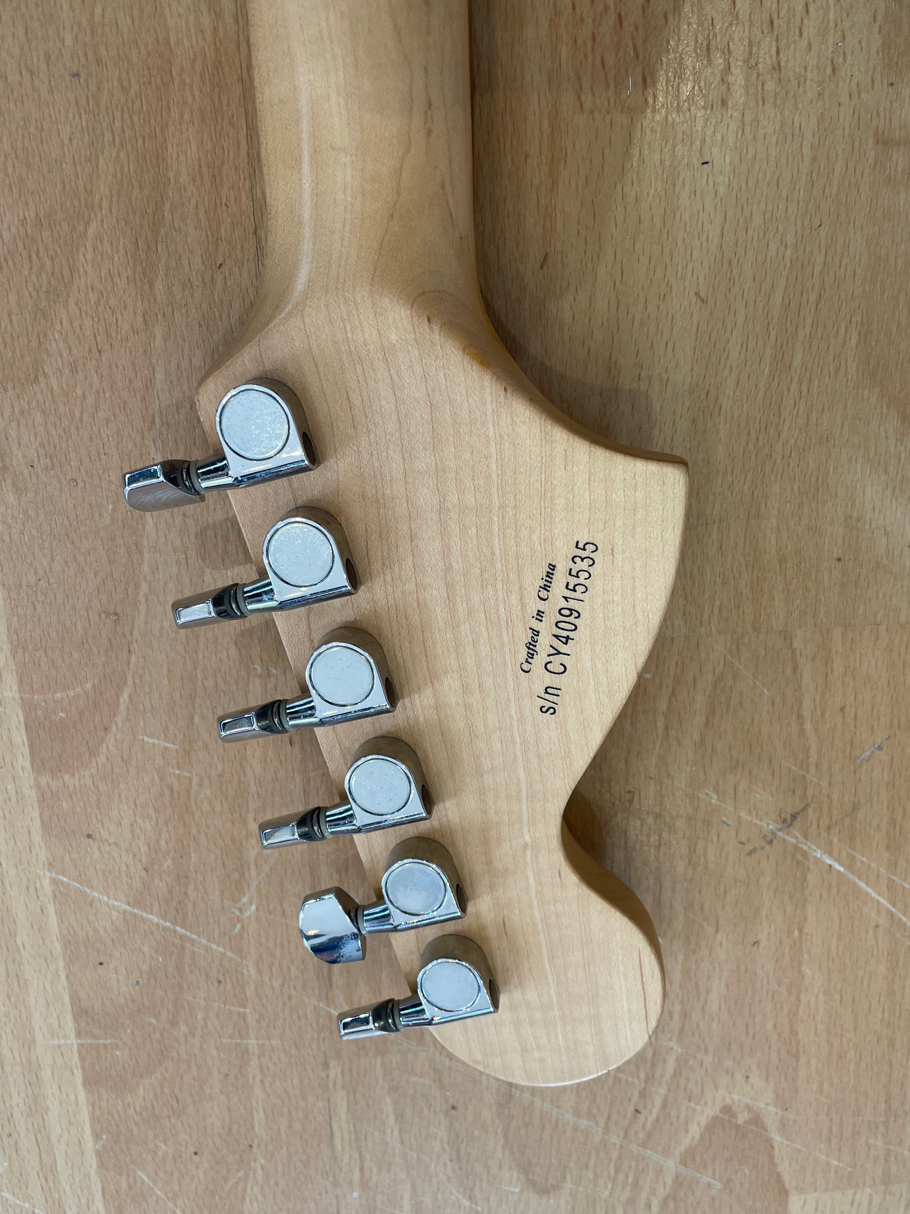 Fender Squier Affinity Series Stratocaster with Sparkly Pickguard - excellent condition