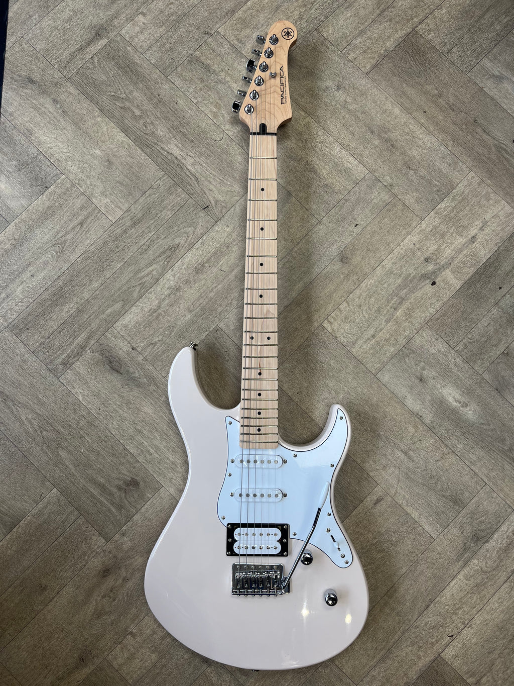 Yamaha Pacifica 112VM HSS Electric Guitar – Vintage White (Maple Neck)
