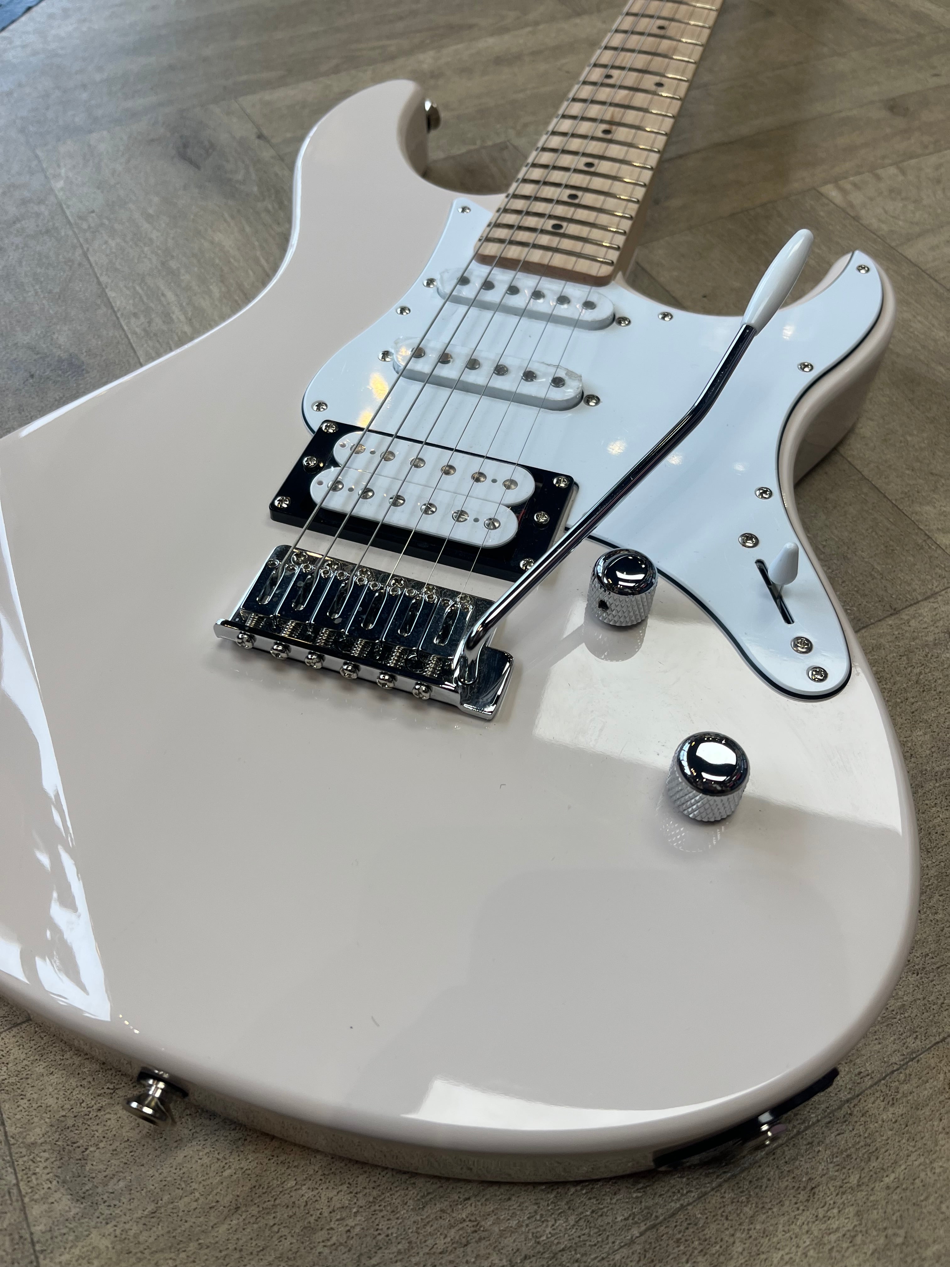 Yamaha Pacifica 112VM HSS Electric Guitar – Vintage White (Maple Neck)