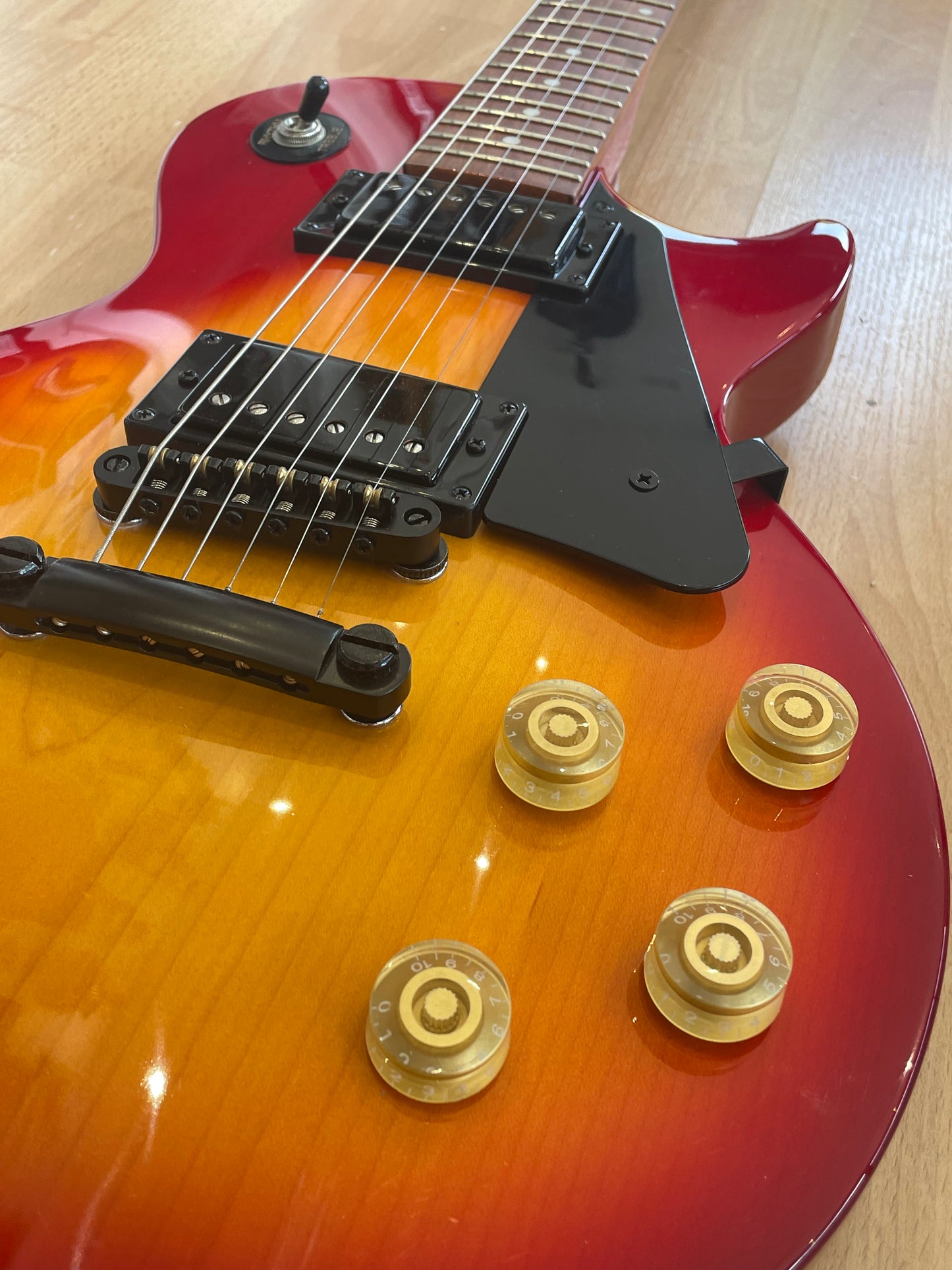 Epiphone Les Paul Studio Sun Burst - Excellent Condition