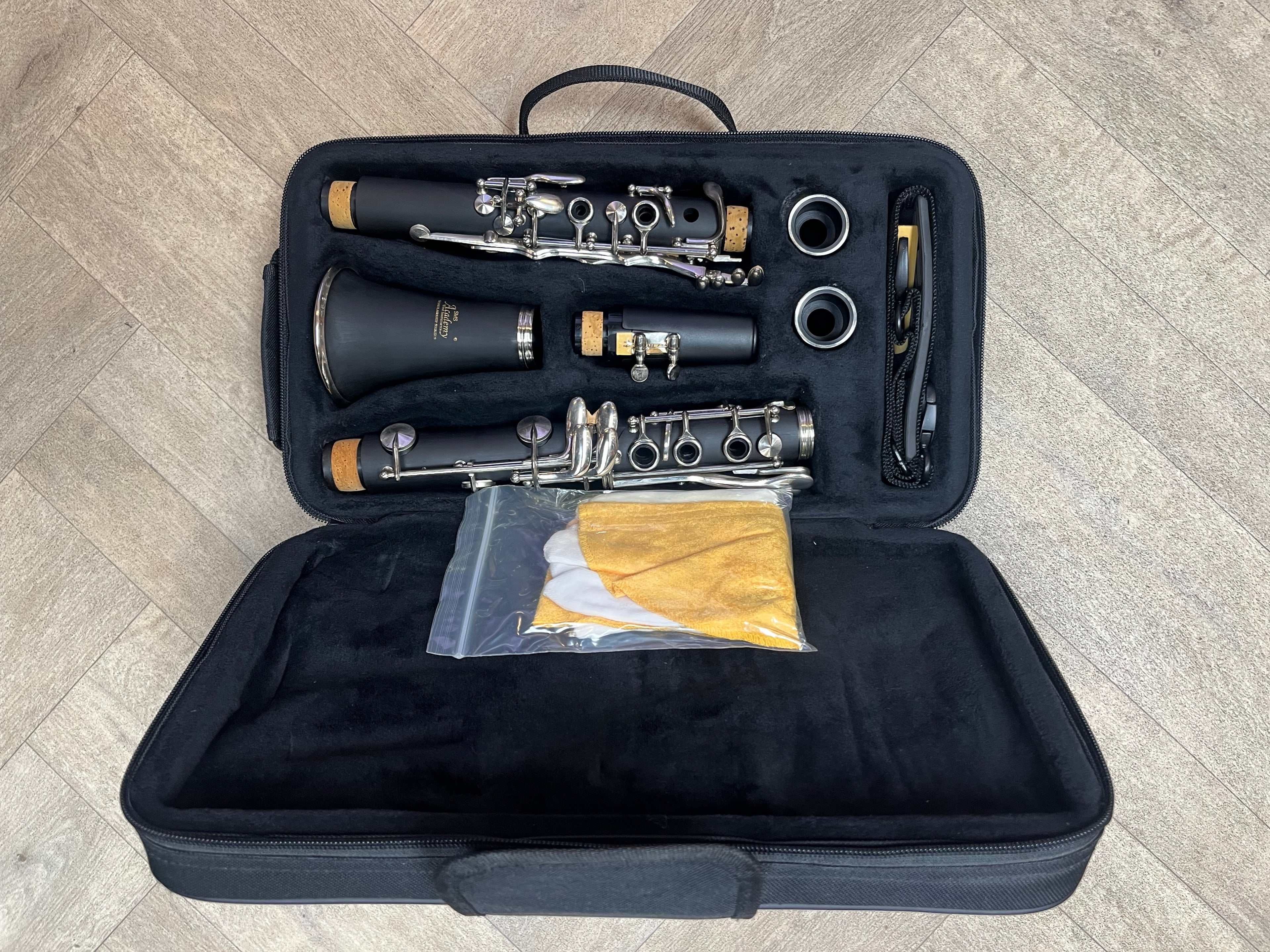 SMS Academy Scholarship Series Clarinet – Student Model (with Case)