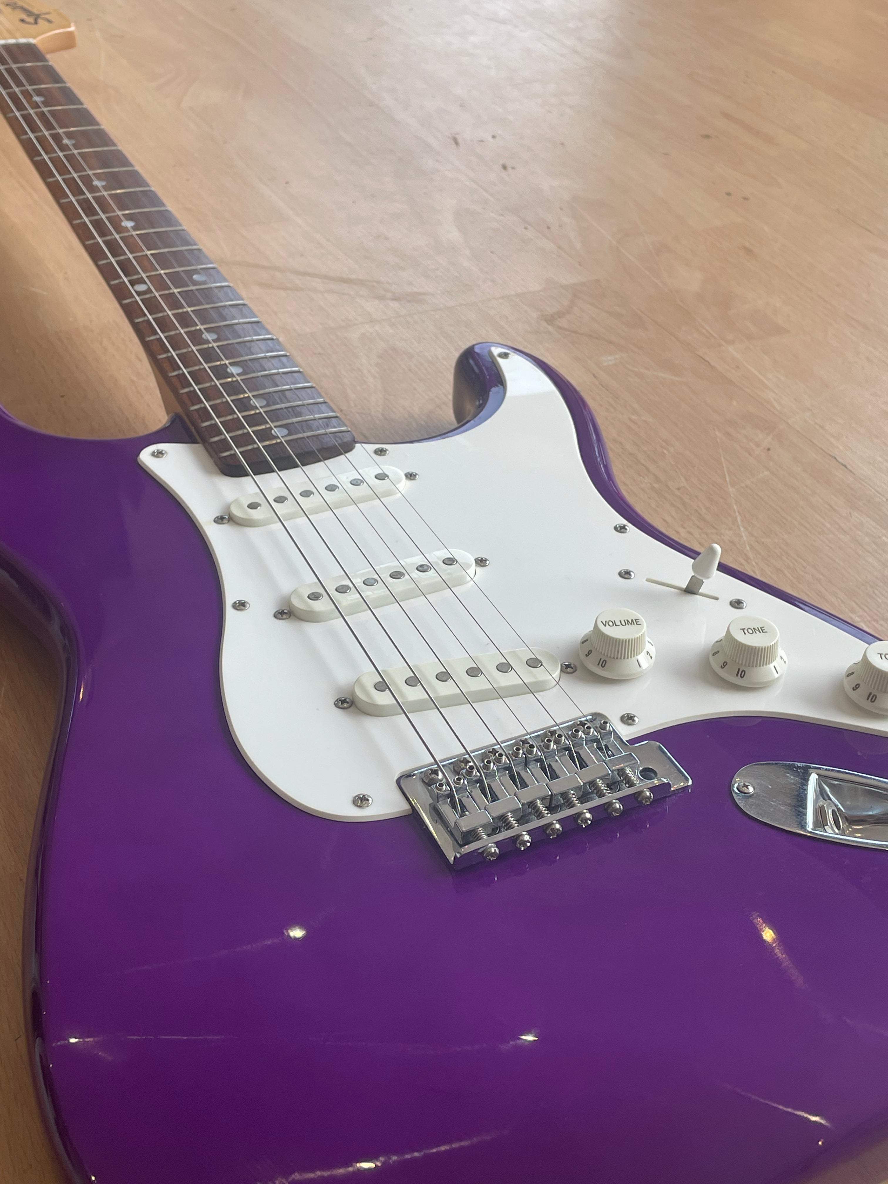 Affinity Series Squier Stratocaster in Galactic Purple - Very good condition