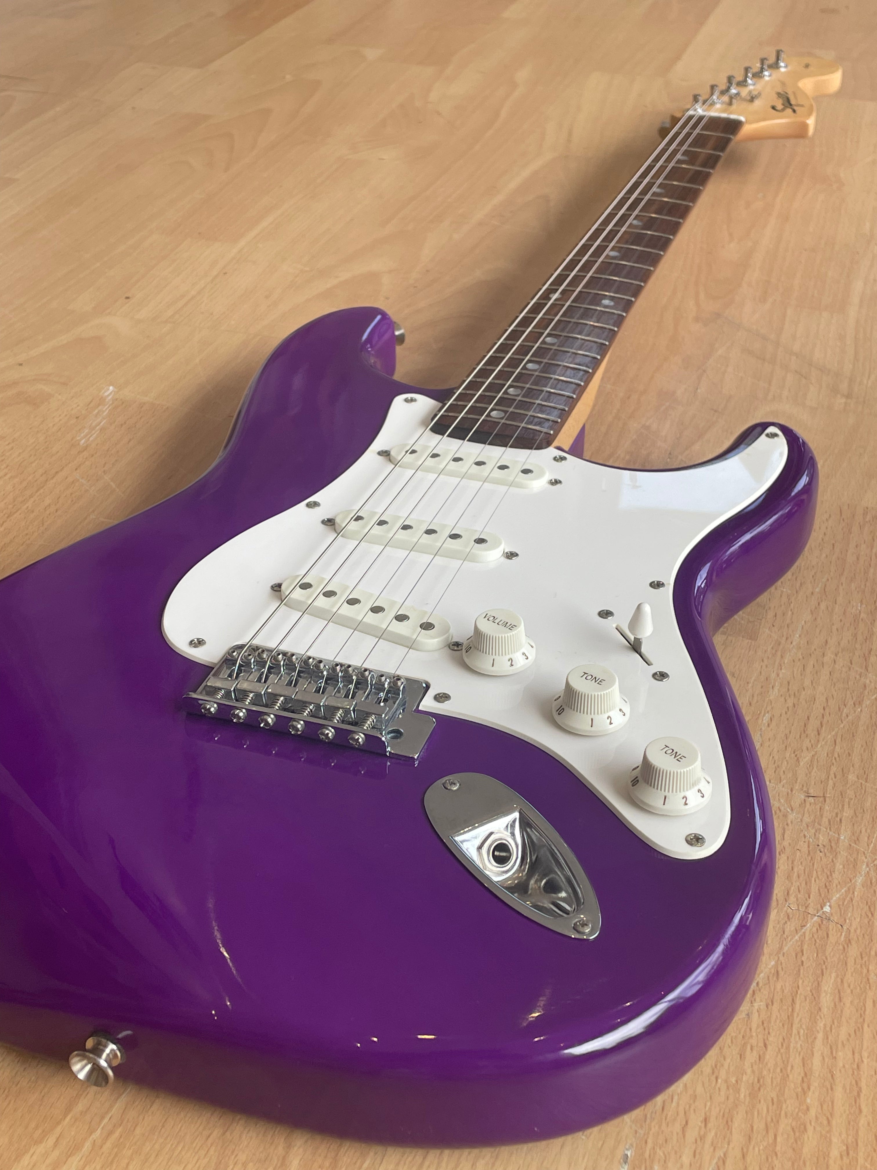 Affinity Series Squier Stratocaster in Galactic Purple - Very good condition