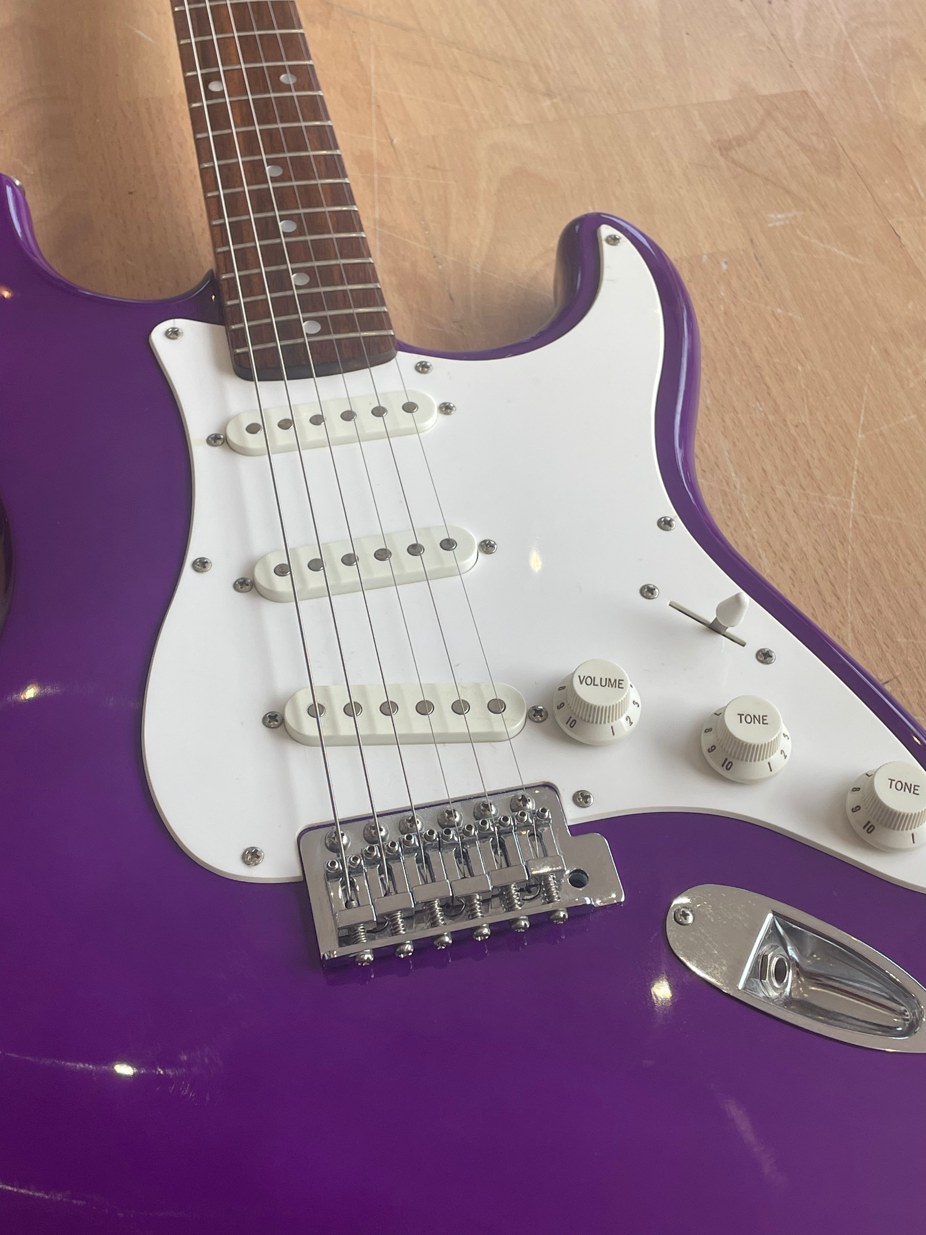 Affinity Series Squier Stratocaster in Galactic Purple - Very good condition