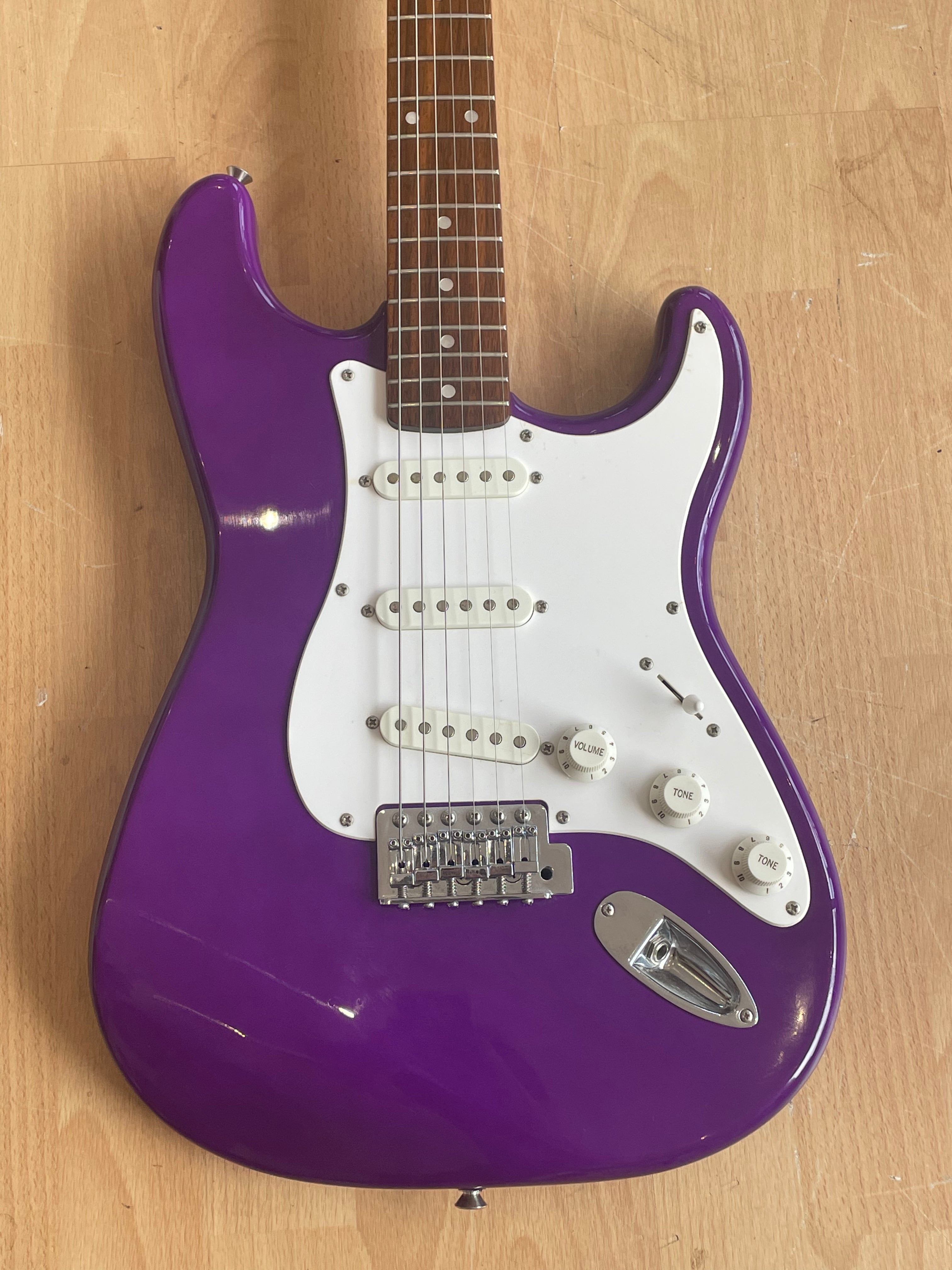 Affinity Series Squier Stratocaster in Galactic Purple - Very good condition