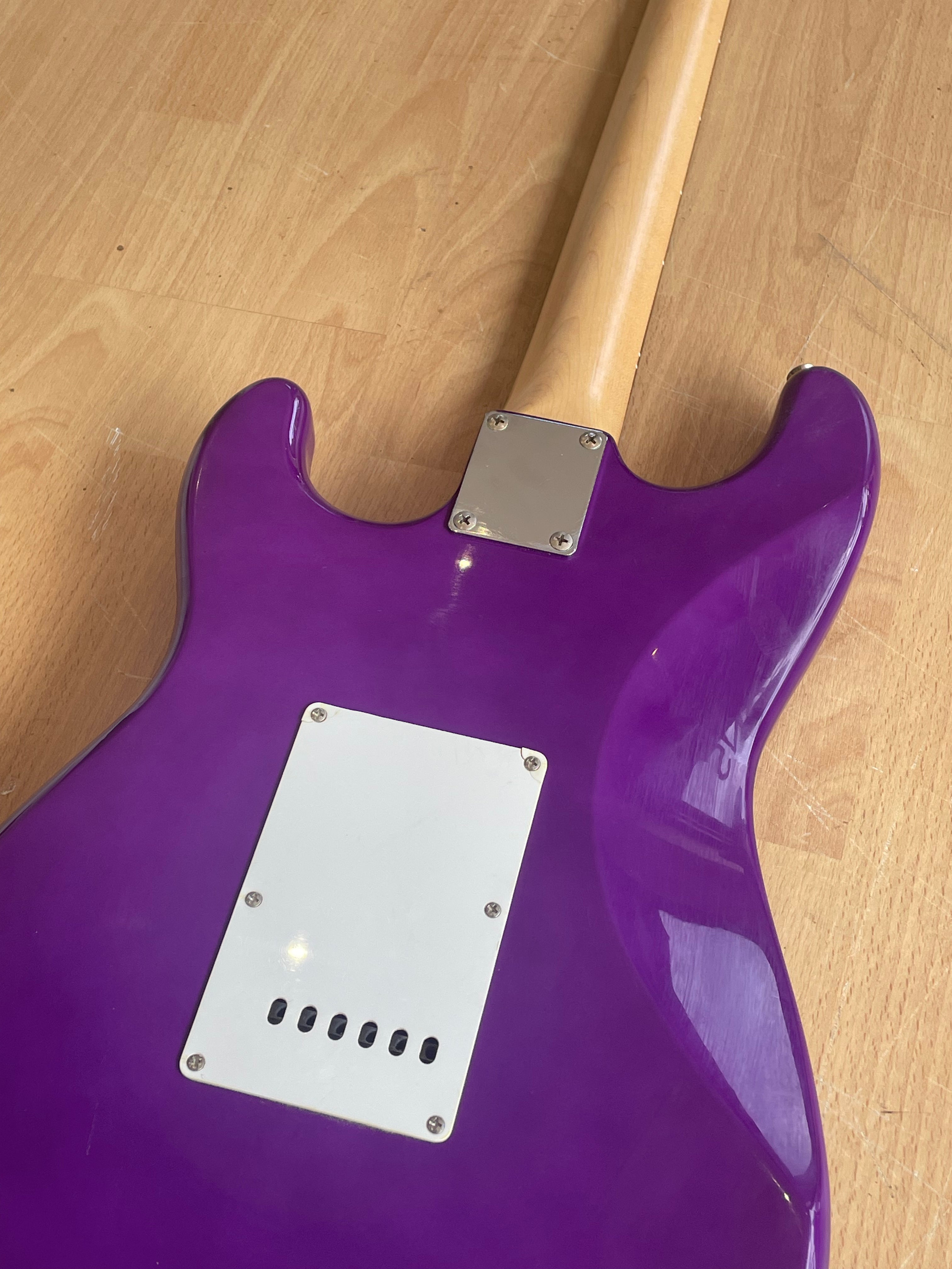 Affinity Series Squier Stratocaster in Galactic Purple - Very good condition