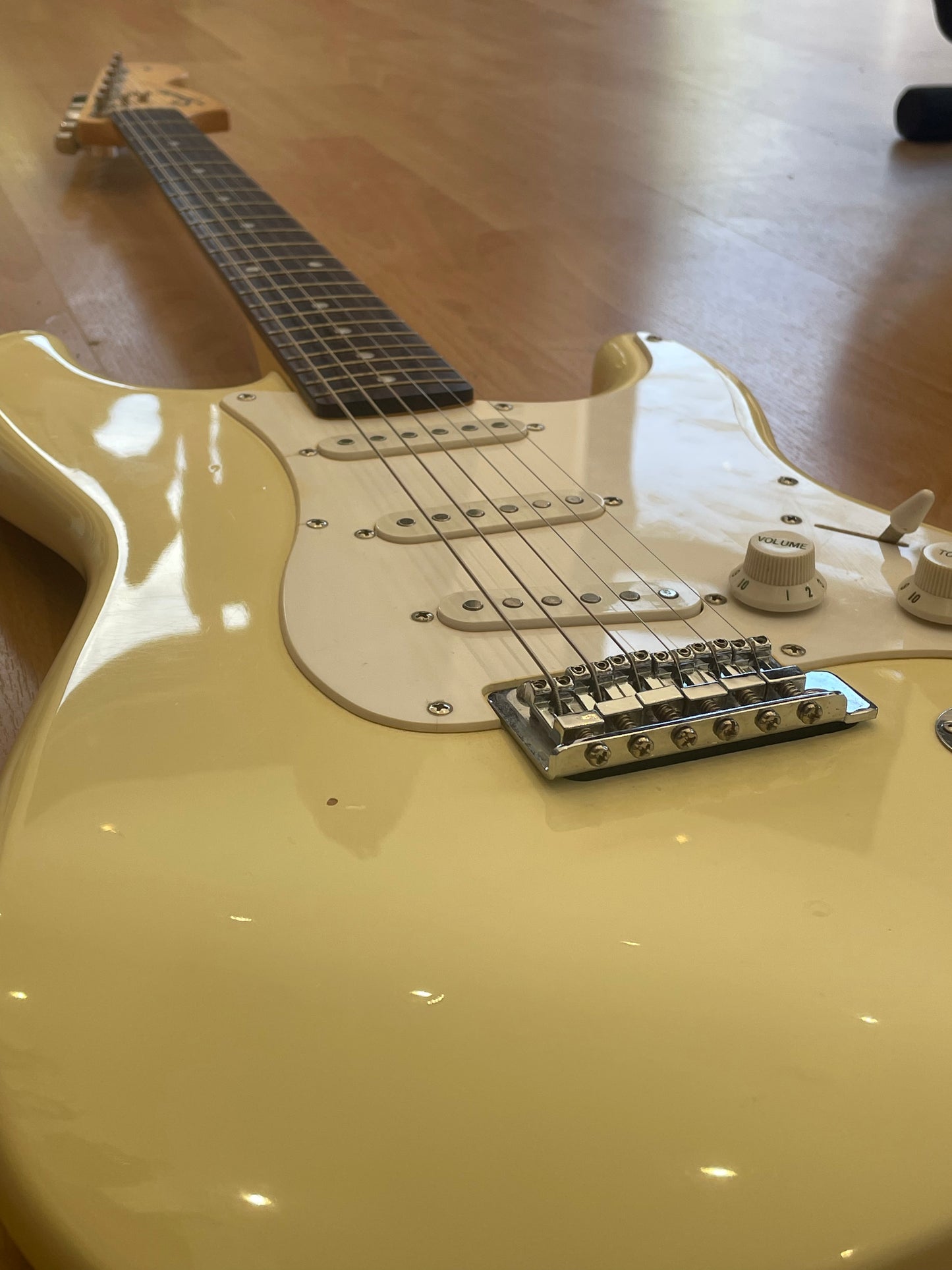 Squier Affinity Stratocaster 20th Anniversary Edition Vintage White - Good Condition