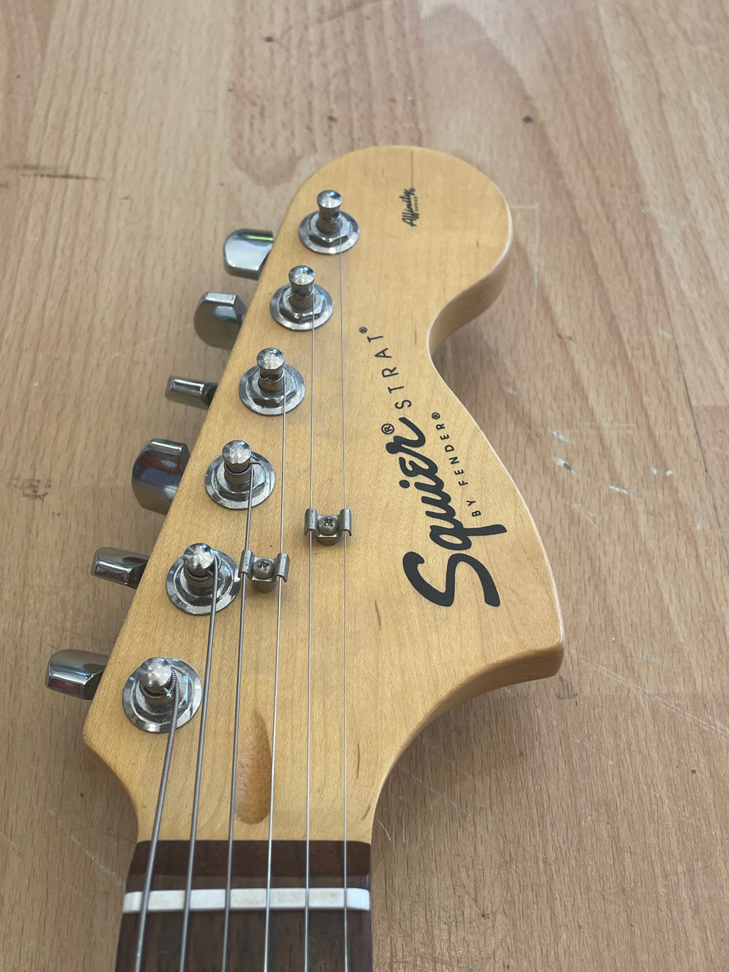 Squier Affinity Stratocaster 20th Anniversary Edition Vintage White - Good Condition