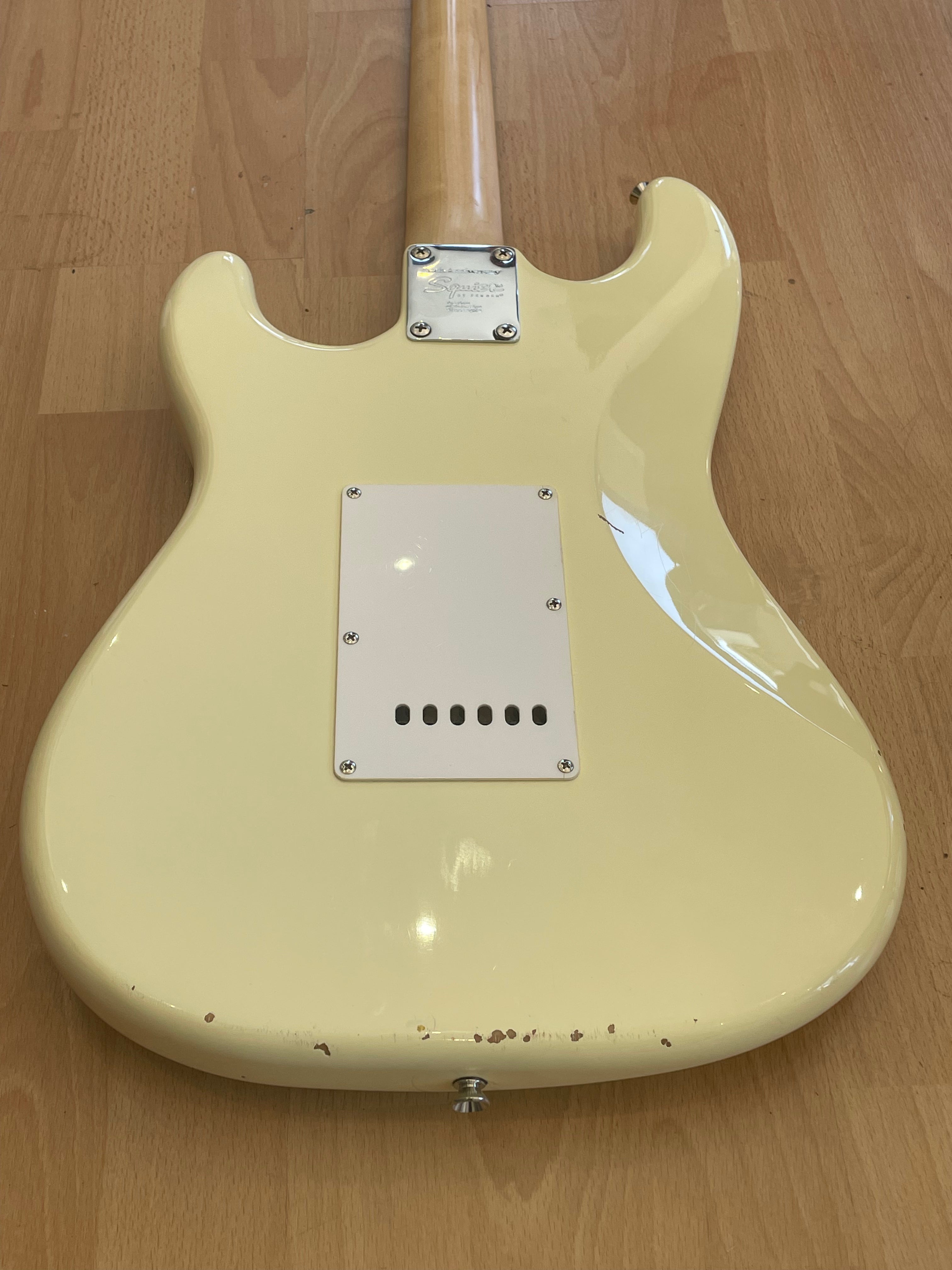 Squier Affinity Stratocaster 20th Anniversary Edition Vintage White - Good Condition