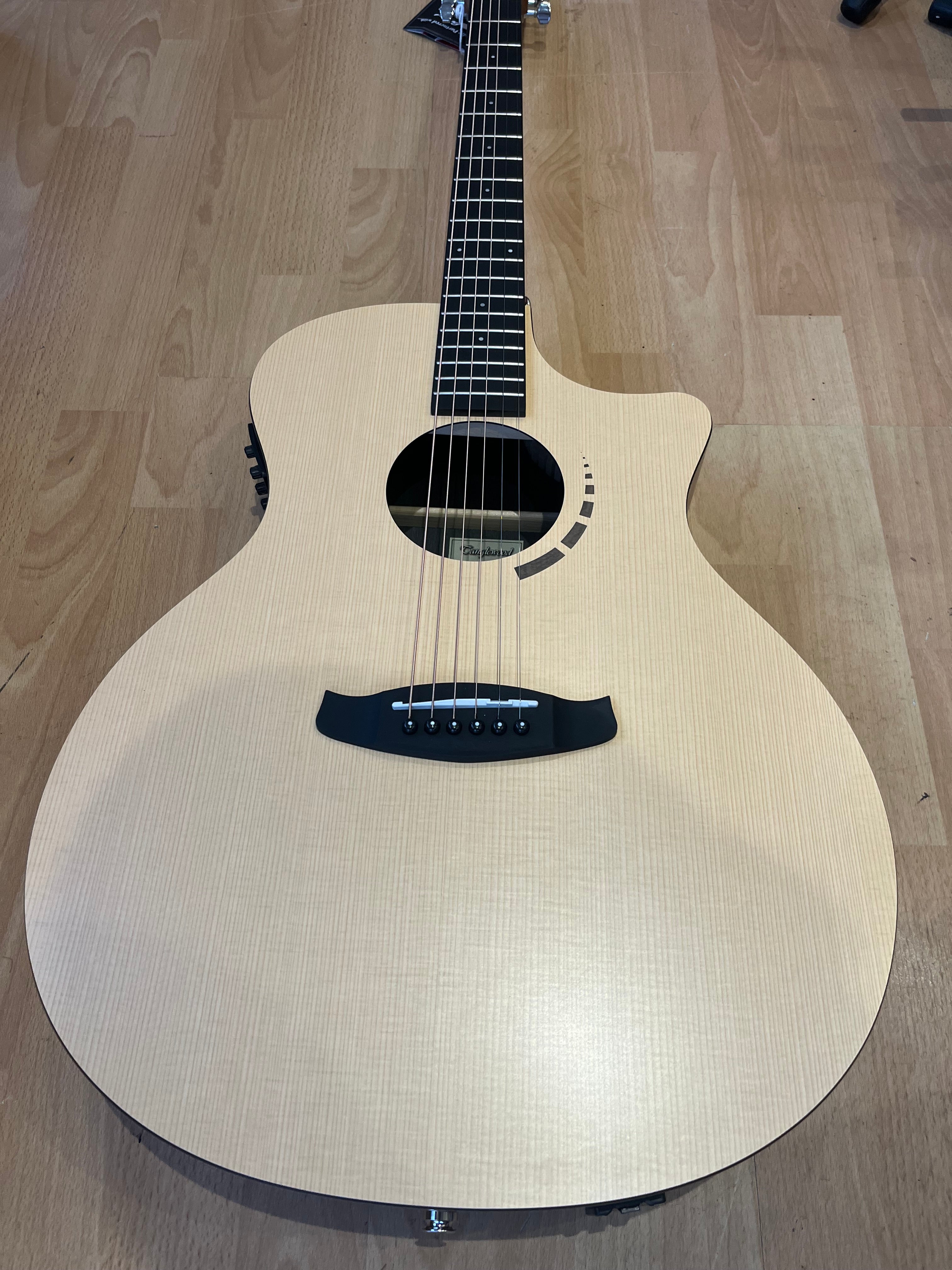 Tanglewood Metropolitan - Spruce Top, Grand Auditorium Shape with Venetian Cutaway