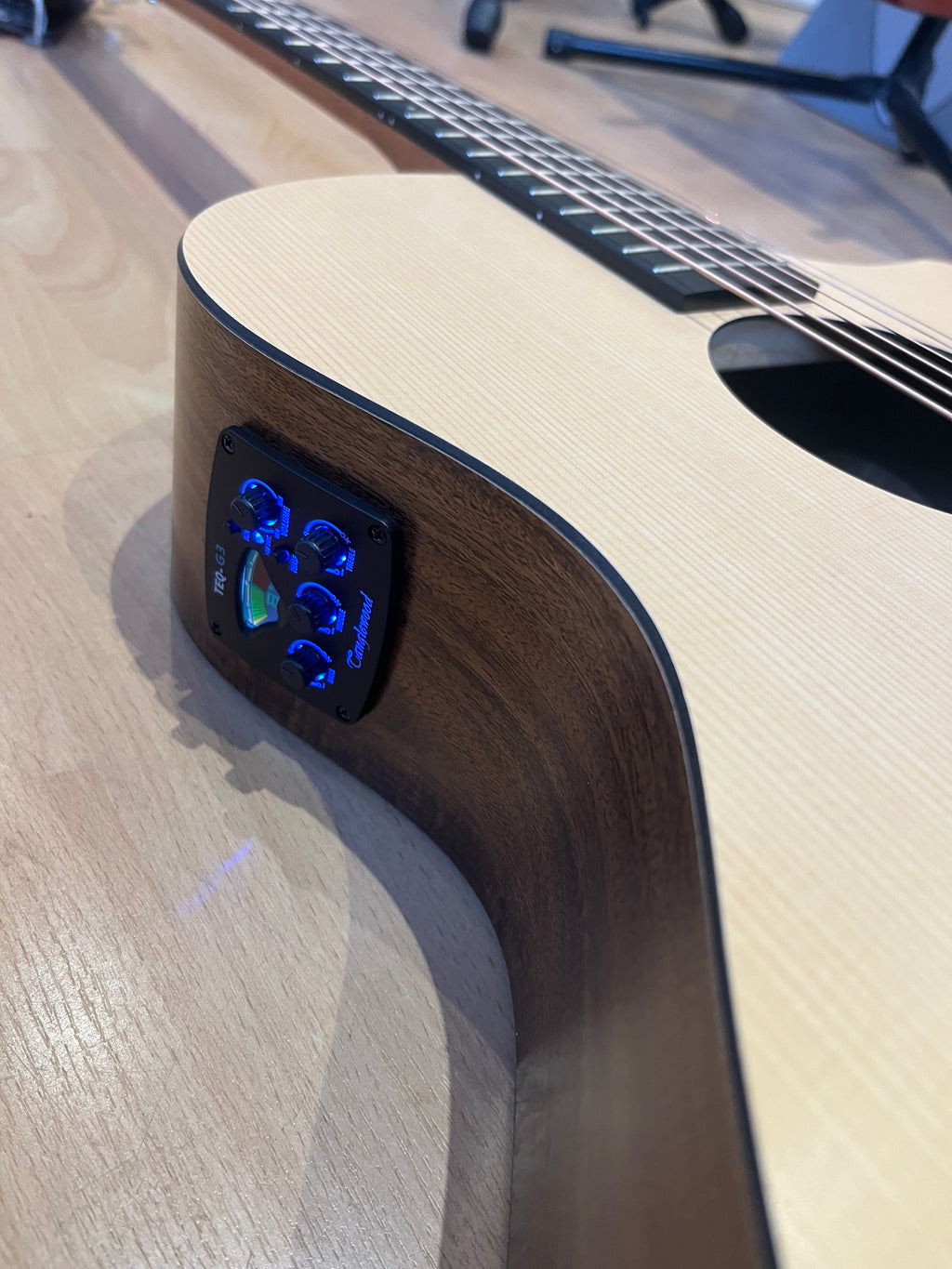 Tanglewood Metropolitan - Spruce Top, Grand Auditorium Shape with Venetian Cutaway