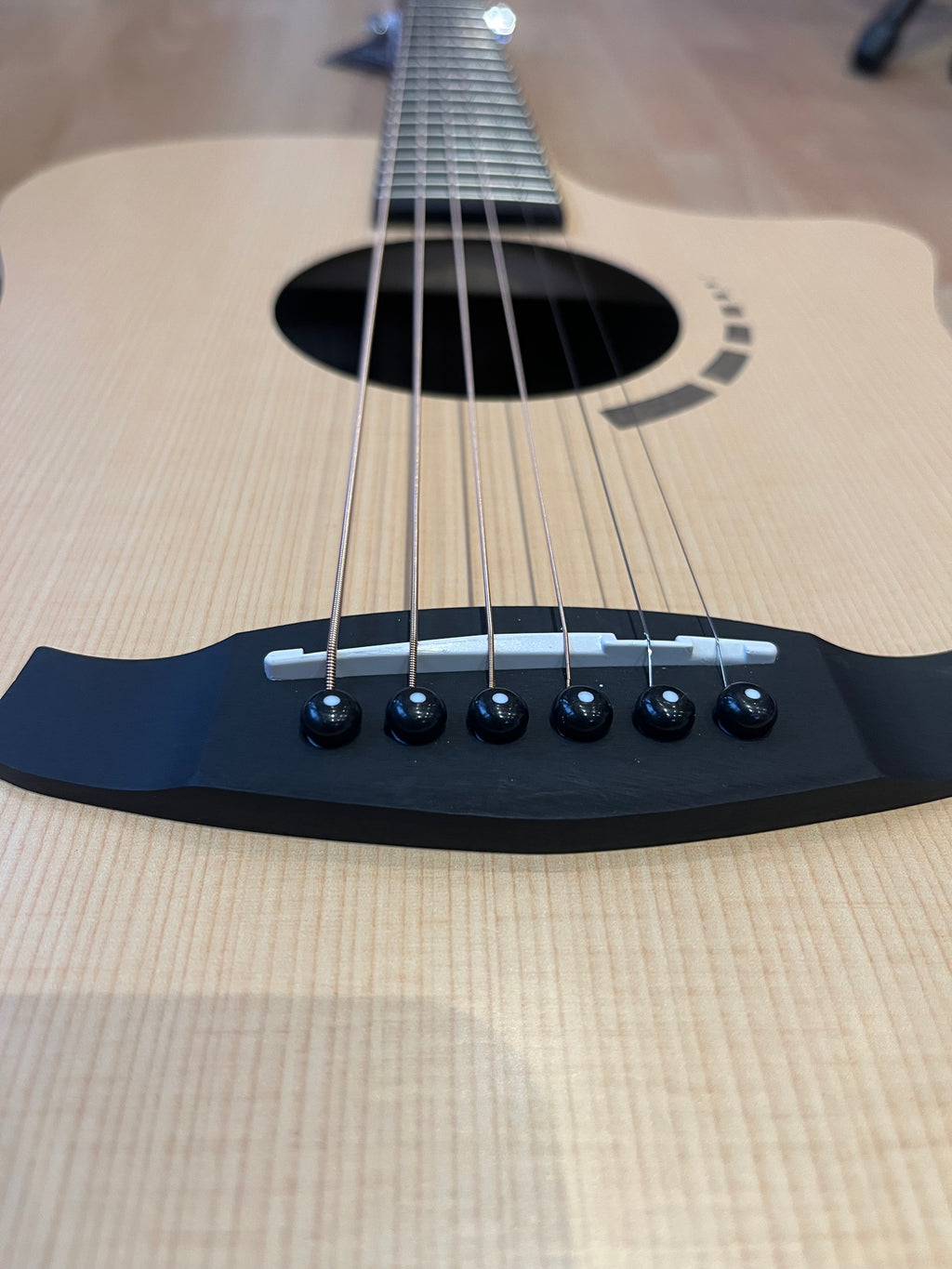 Tanglewood Metropolitan - Spruce Top, Grand Auditorium Shape with Venetian Cutaway