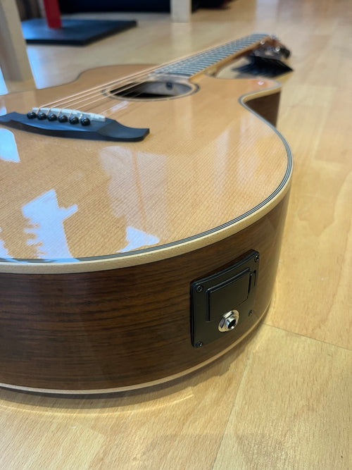Beautiful Gloss Finish Spruce Electro-Acoustic Guitar