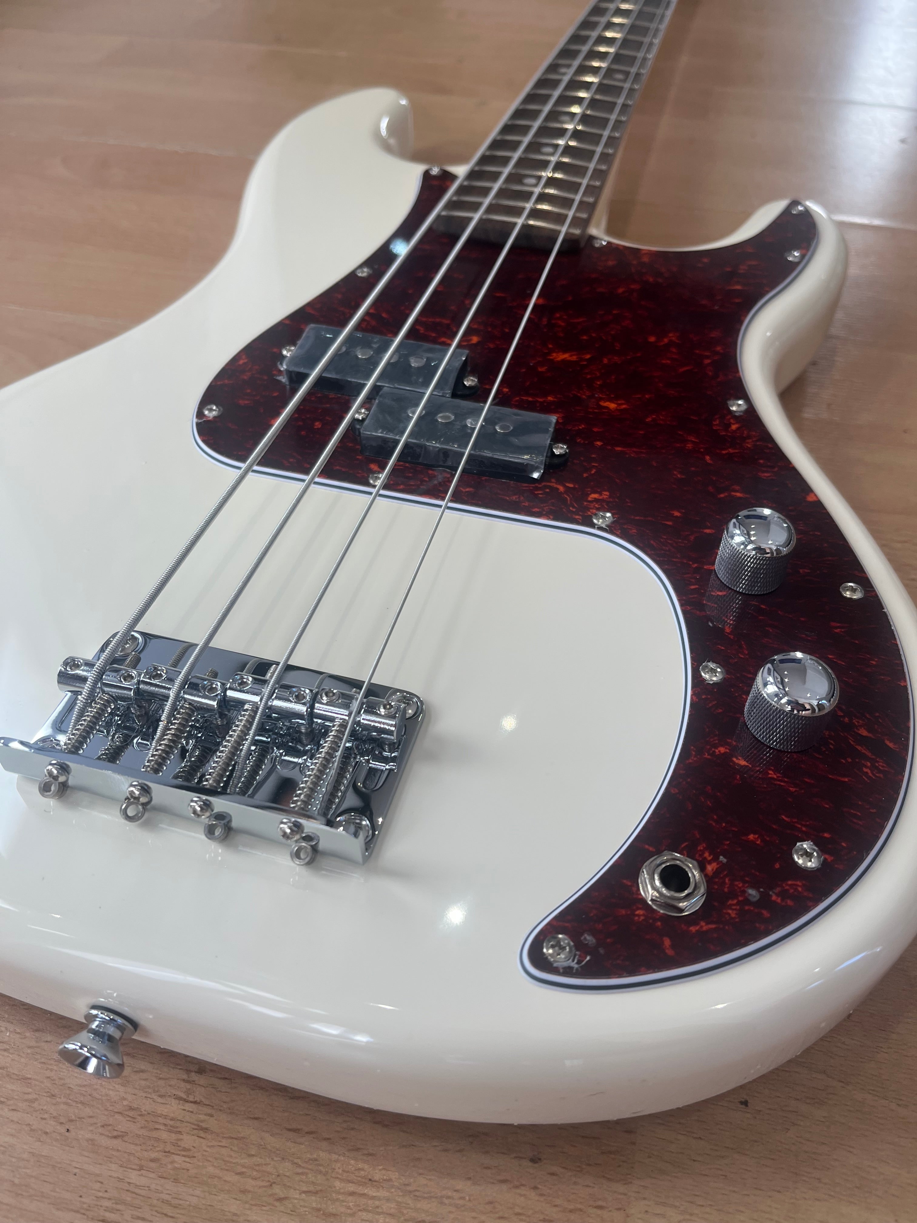 Gould Electric Bass - Princeton Model. Cream