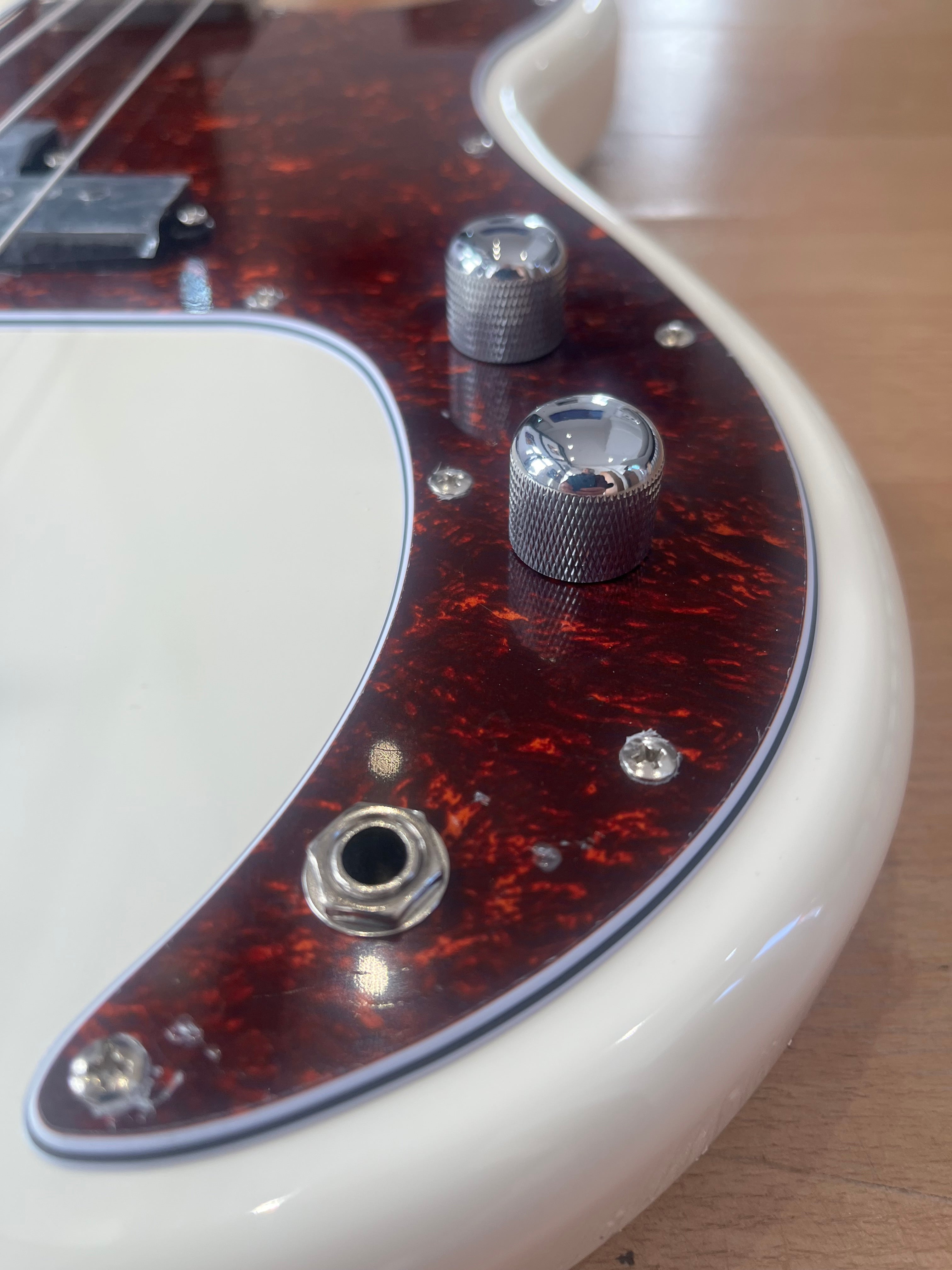 Gould Electric Bass - Princeton Model. Cream