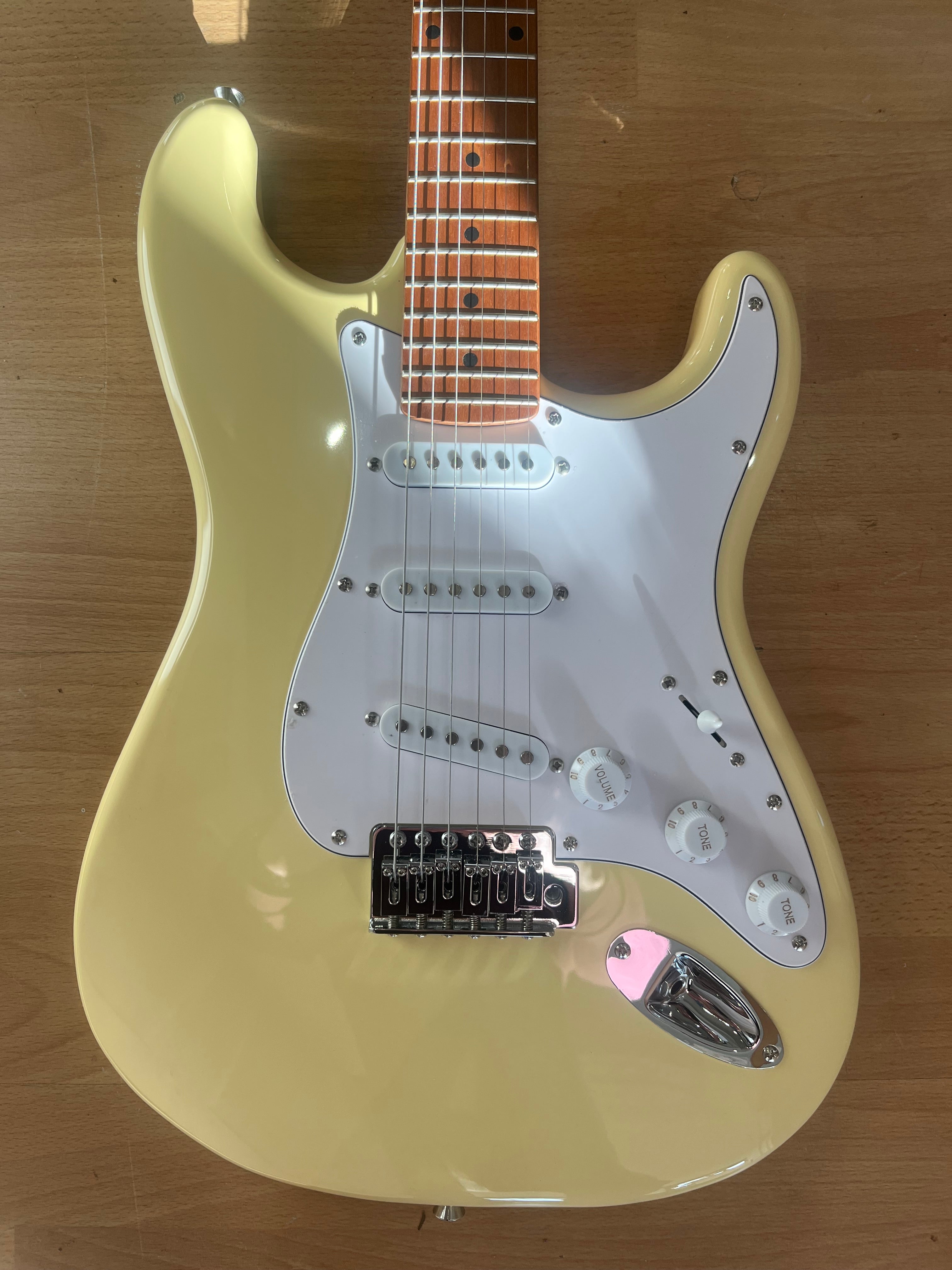 Gould Electric Guitar - Santa Fe Model. SSS. Vintage White