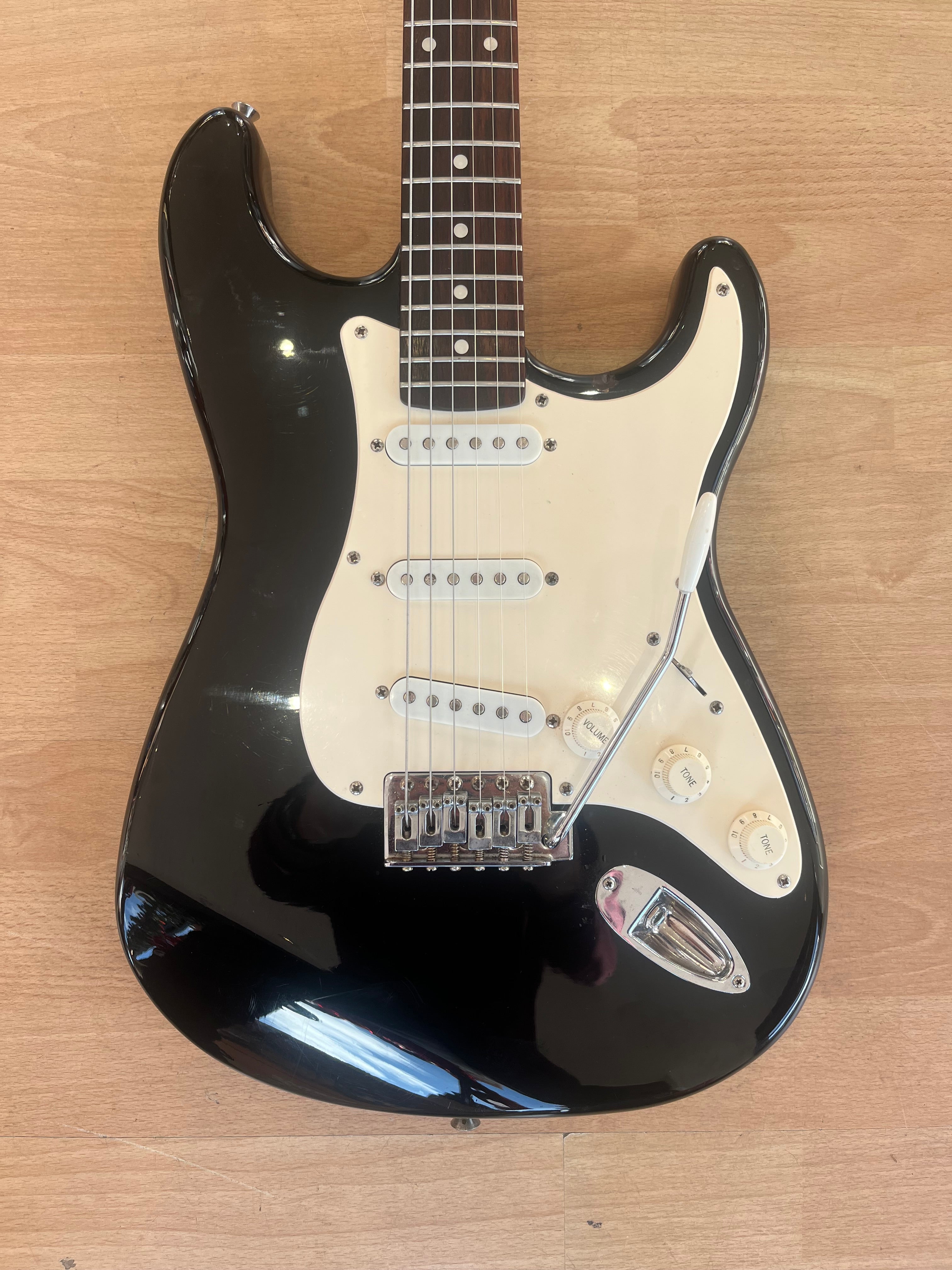 Squier Affinity Stratocaster 1998. - GOOD CONDITION