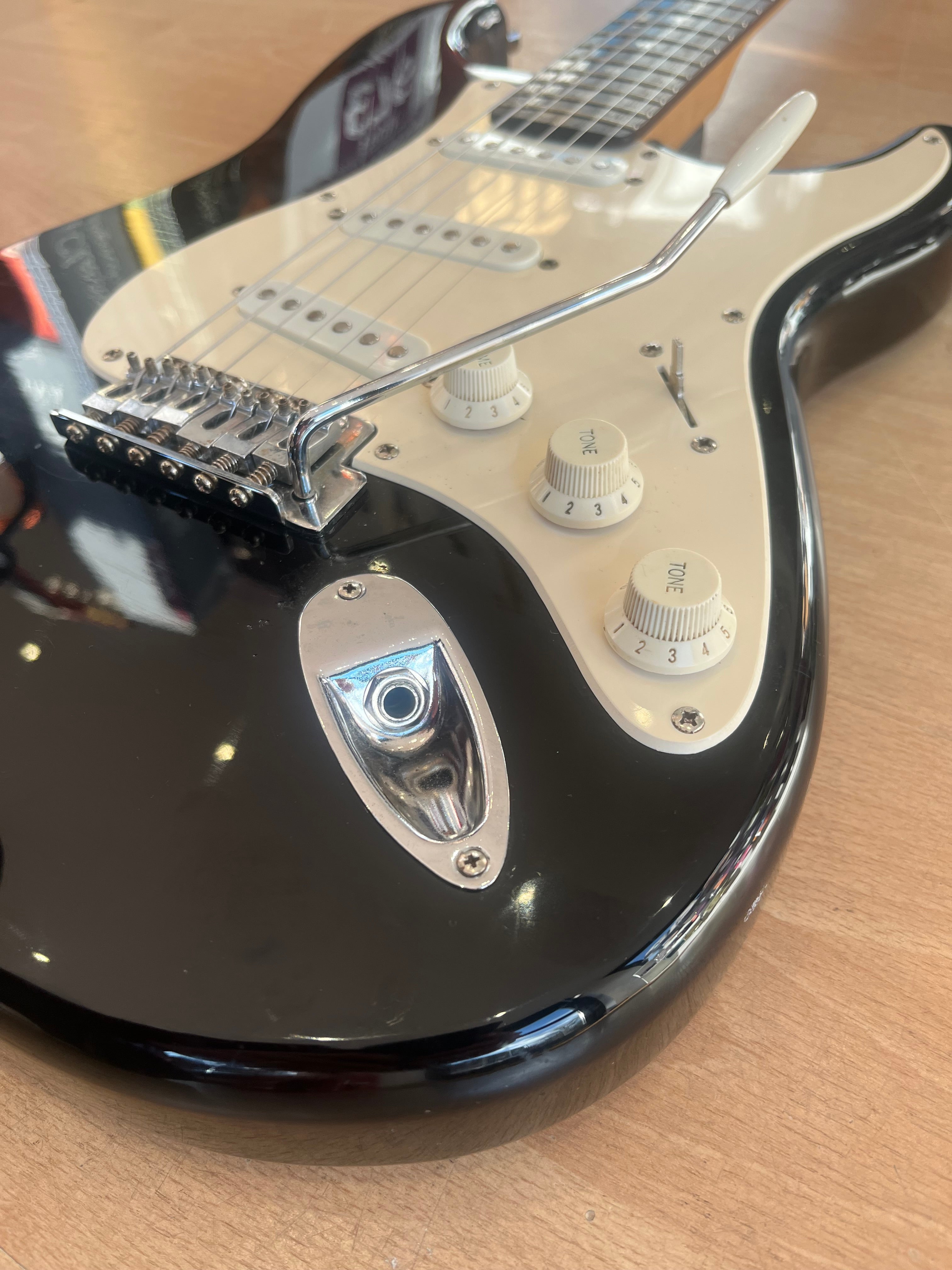 Squier Affinity Stratocaster 1998. - GOOD CONDITION