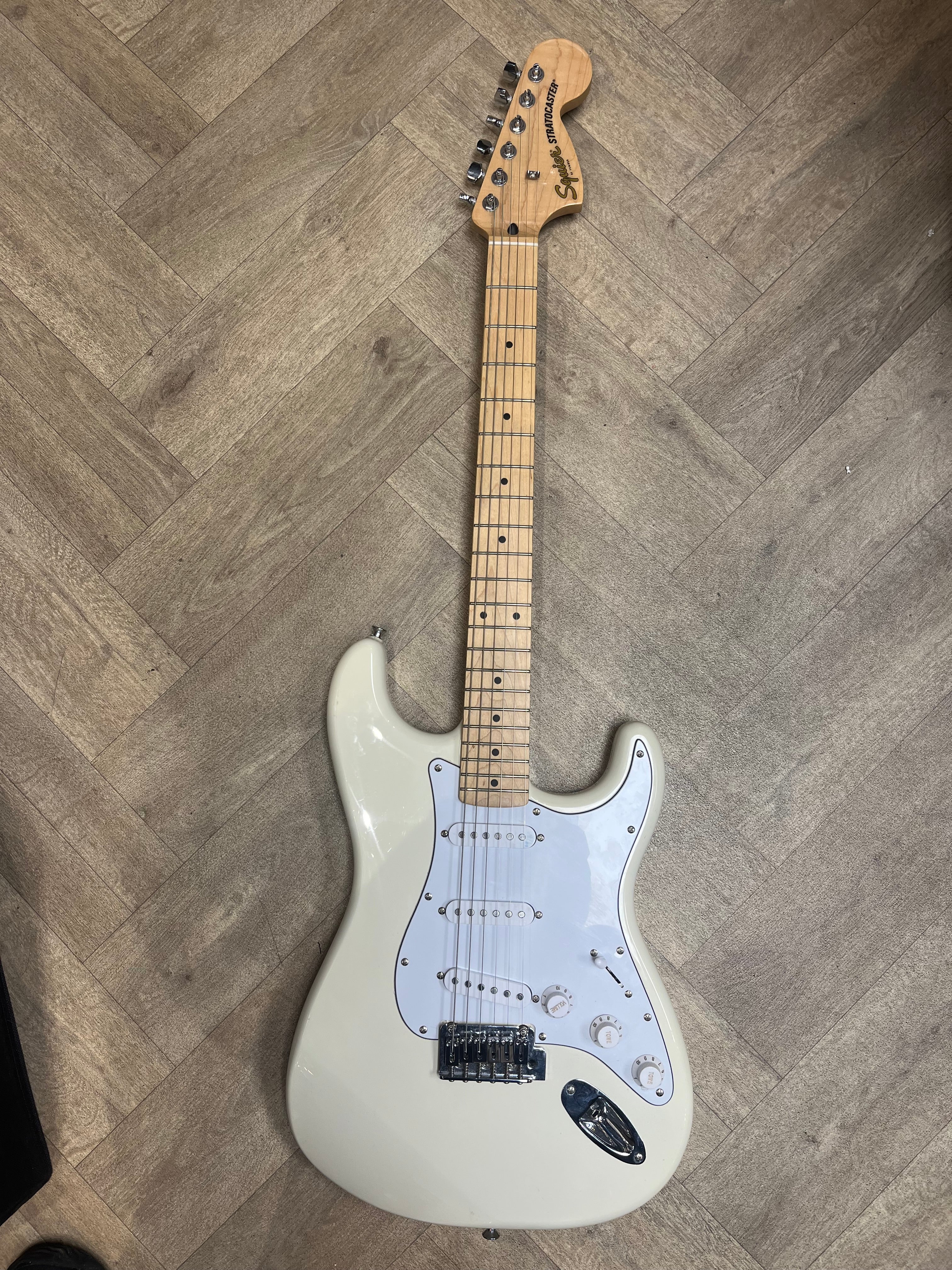 Squier Stratocaster – Arctic White (Excellent Condition)