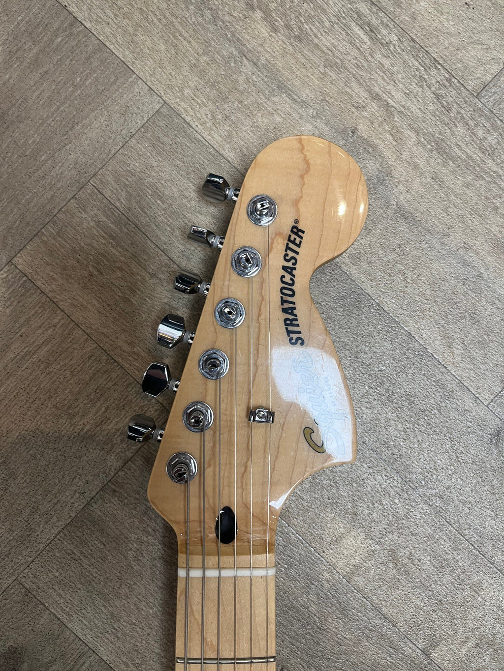 Squier Stratocaster – Arctic White (Excellent Condition)