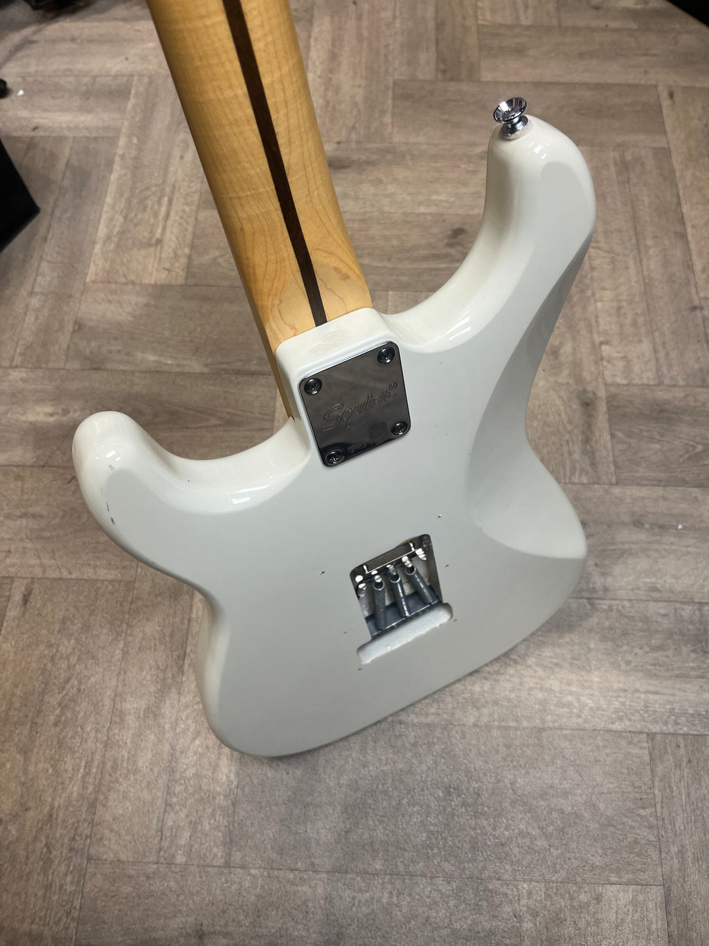 Squier Stratocaster – Arctic White (Excellent Condition)