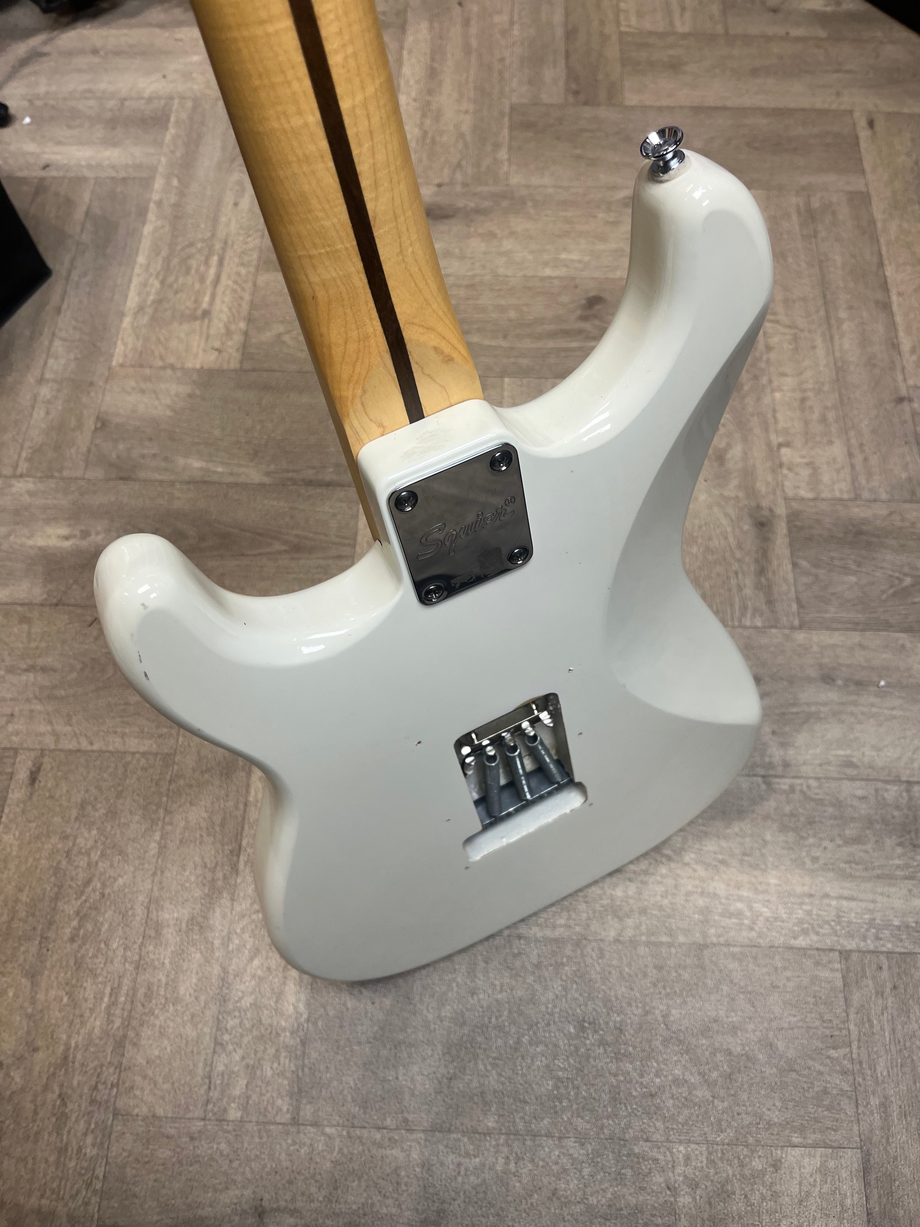 Squier Stratocaster – Arctic White (Excellent Condition)