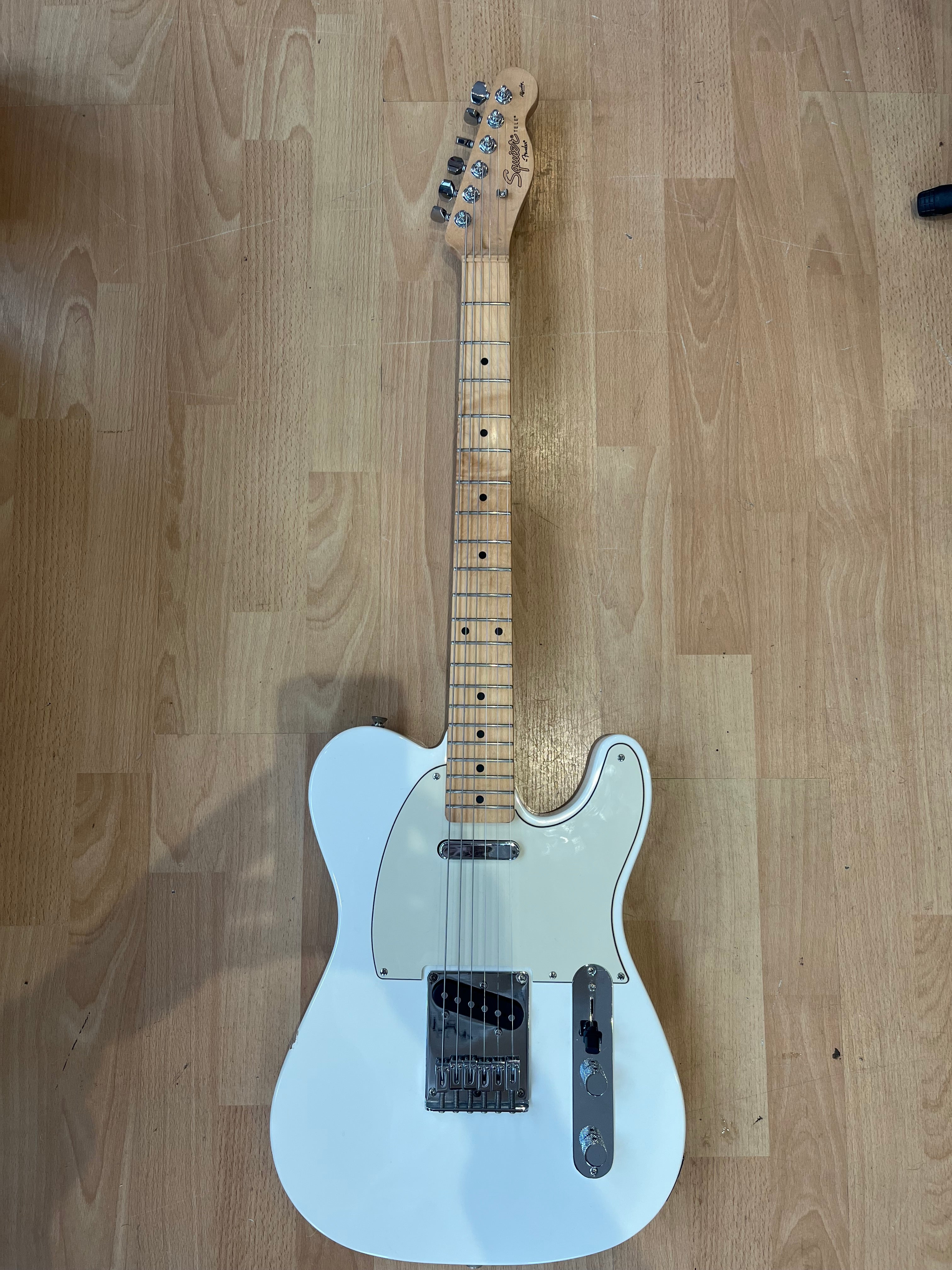 Squier Affinity Telecaster – Arctic White (Upgraded with Locking Tuners)
