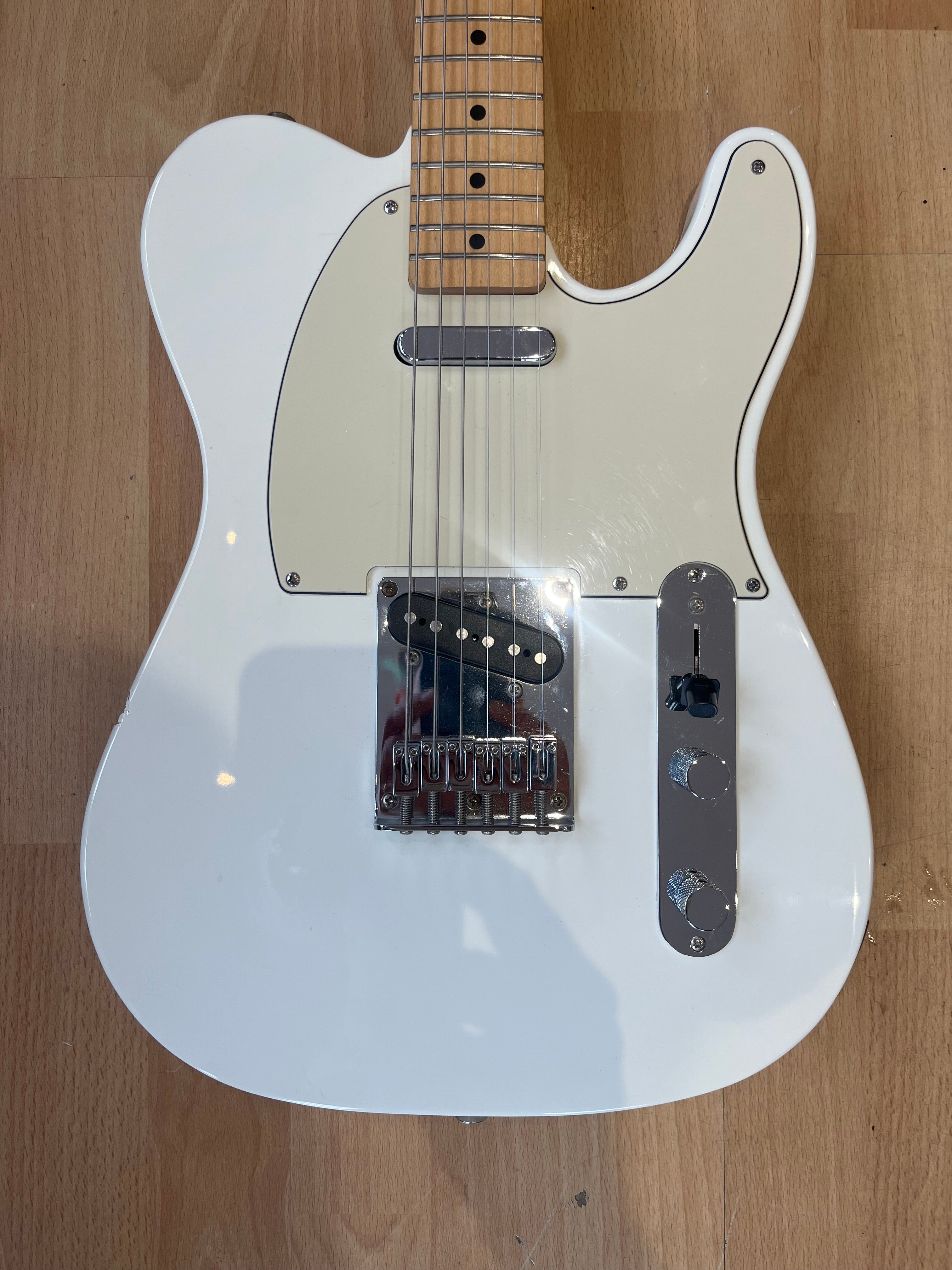 Squier Affinity Telecaster – Arctic White (Upgraded with Locking Tuners)