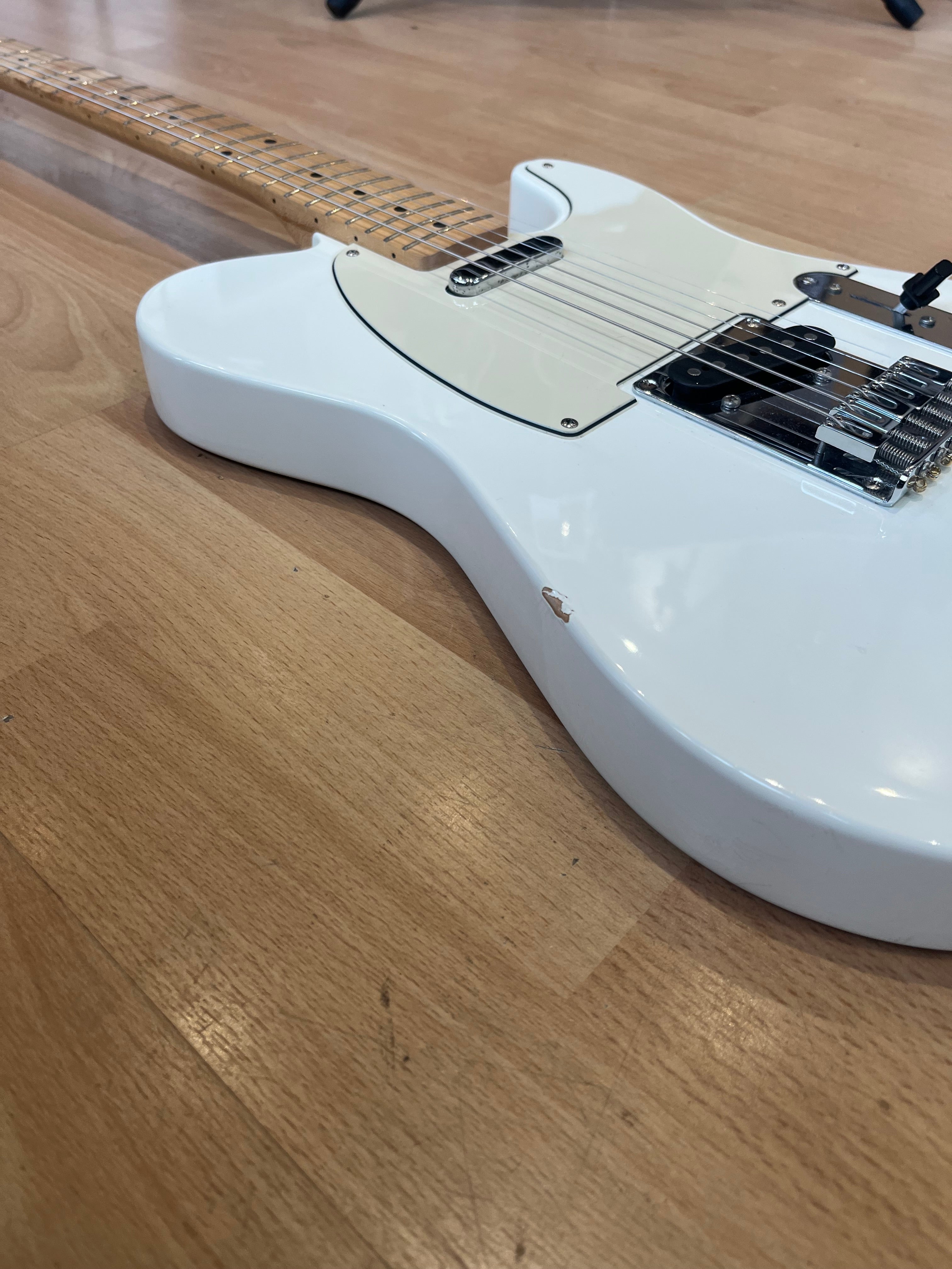 Squier Affinity Telecaster – Arctic White (Upgraded with Locking Tuners)