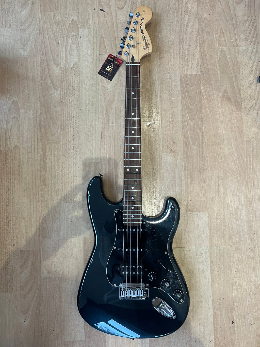 Squier Standard Series Stratocaster – HSS – Black Metallic