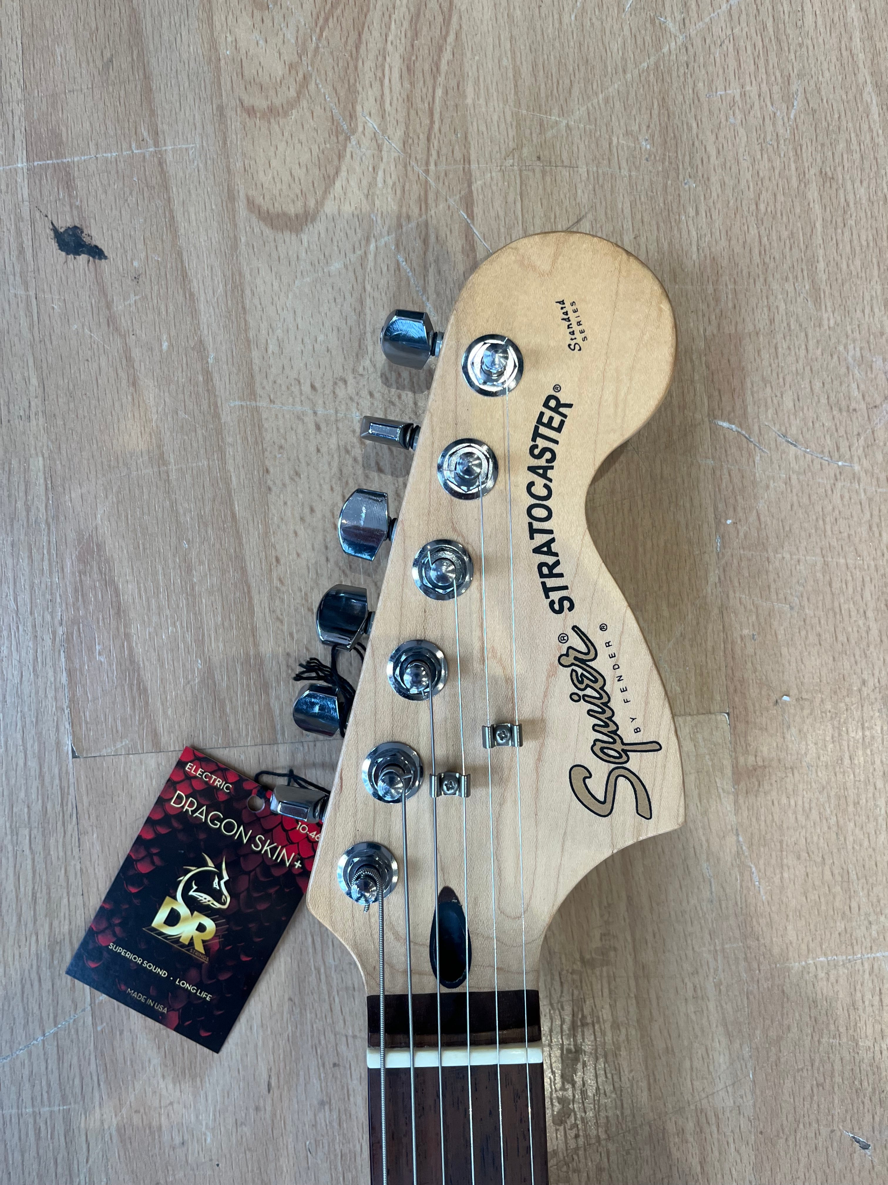 Squier Standard Series Stratocaster – HSS – Black Metallic