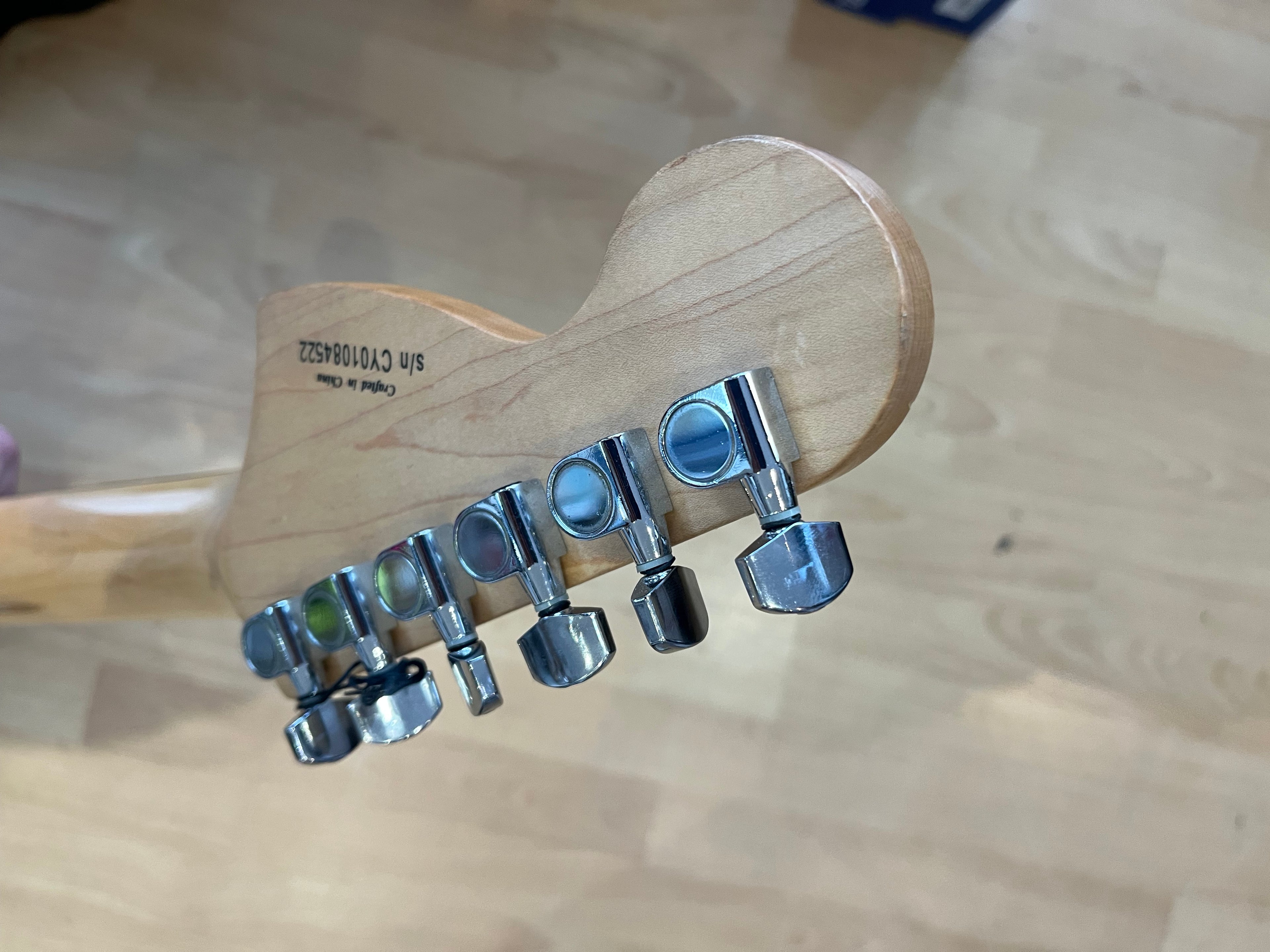 Squier Standard Series Stratocaster – HSS – Black Metallic