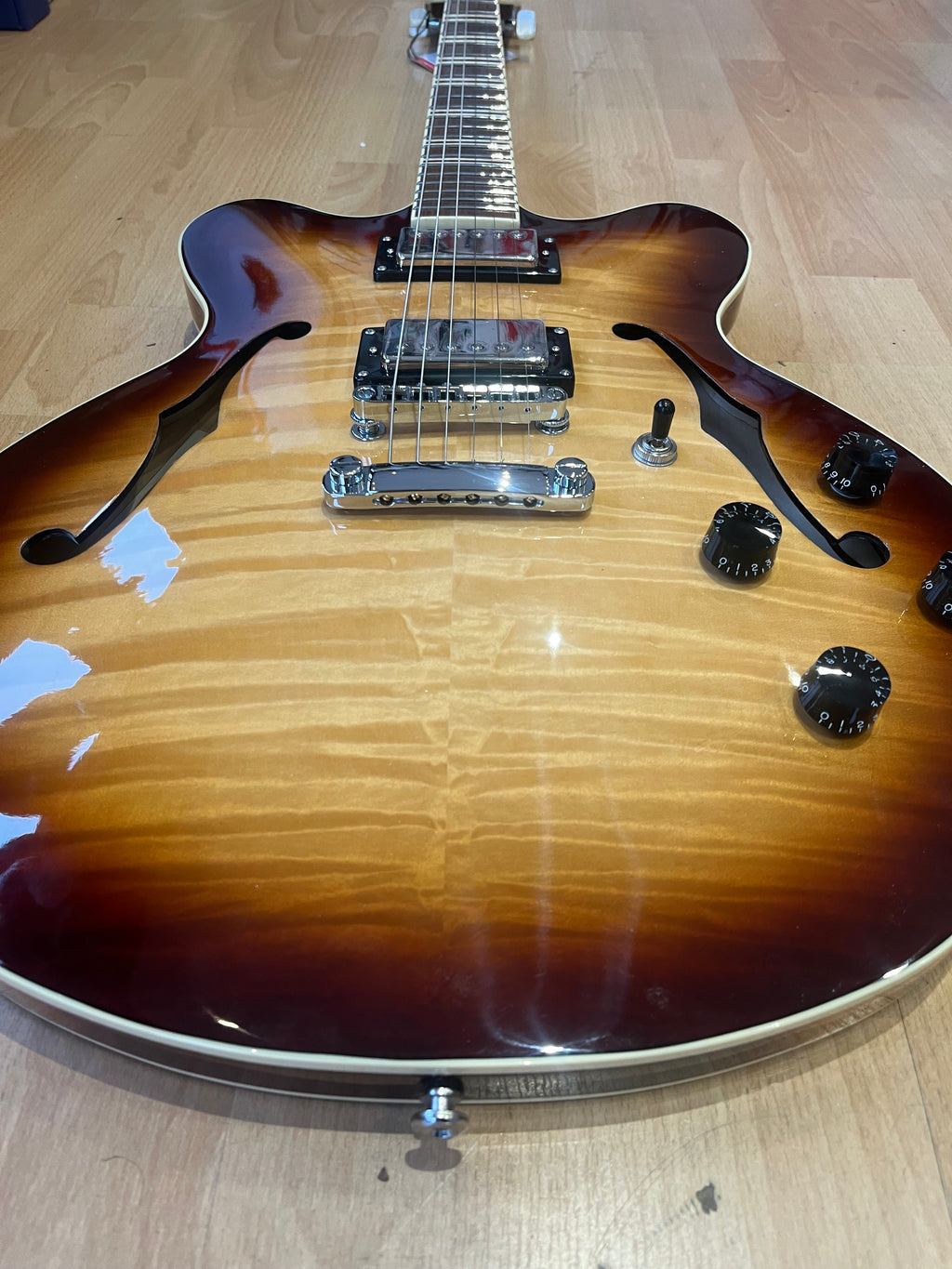 Hofner HCT Verythin – Sunburst