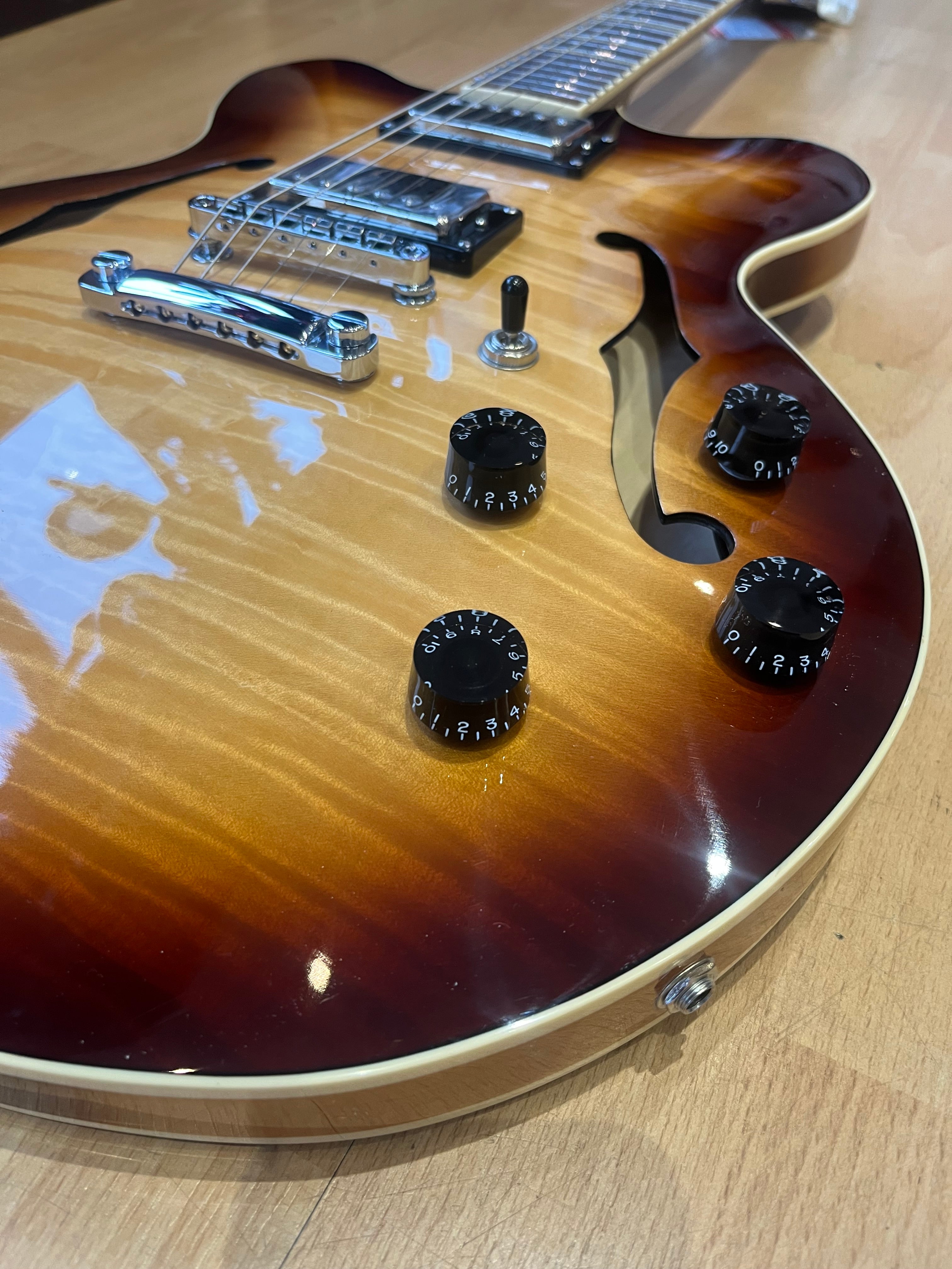 Hofner HCT Verythin – Sunburst