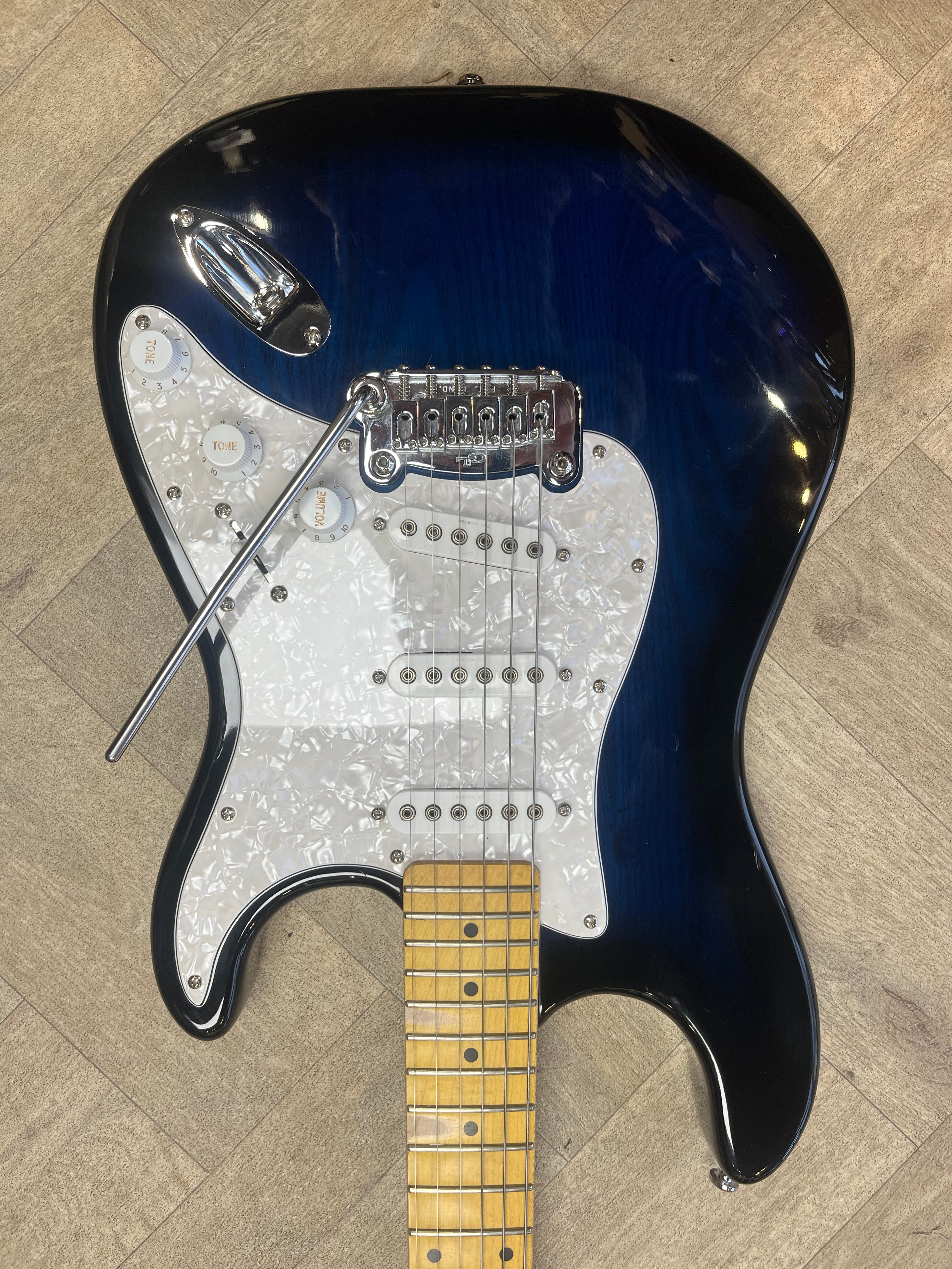 G&L Tribute Series S-500 – Blue Burst | Maple Neck - GOOD CONDITION