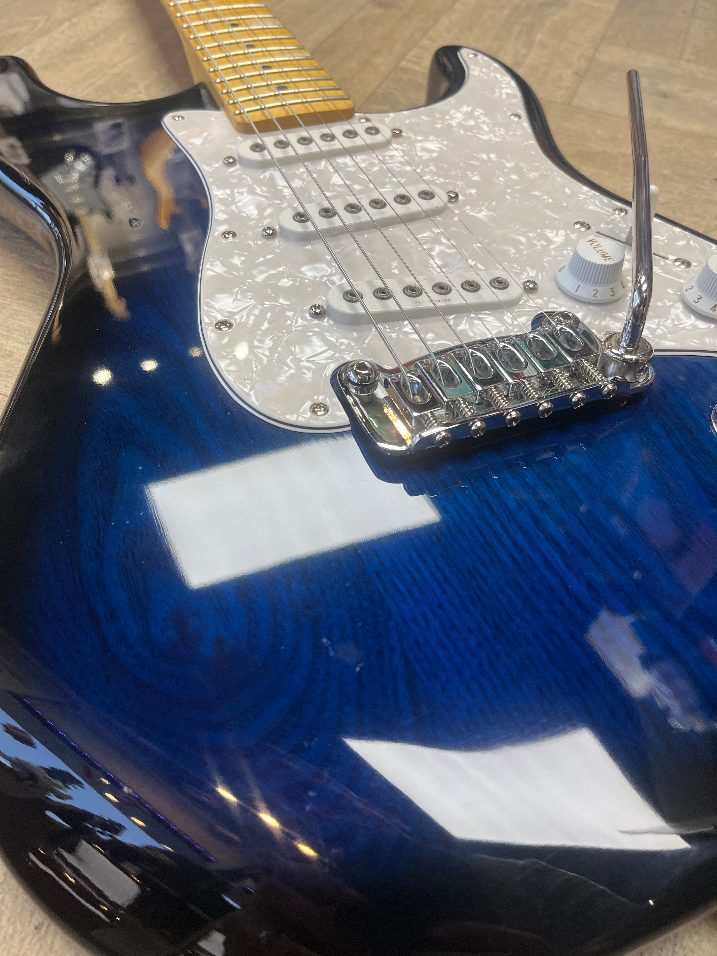 G&L Tribute Series S-500 – Blue Burst | Maple Neck - GOOD CONDITION